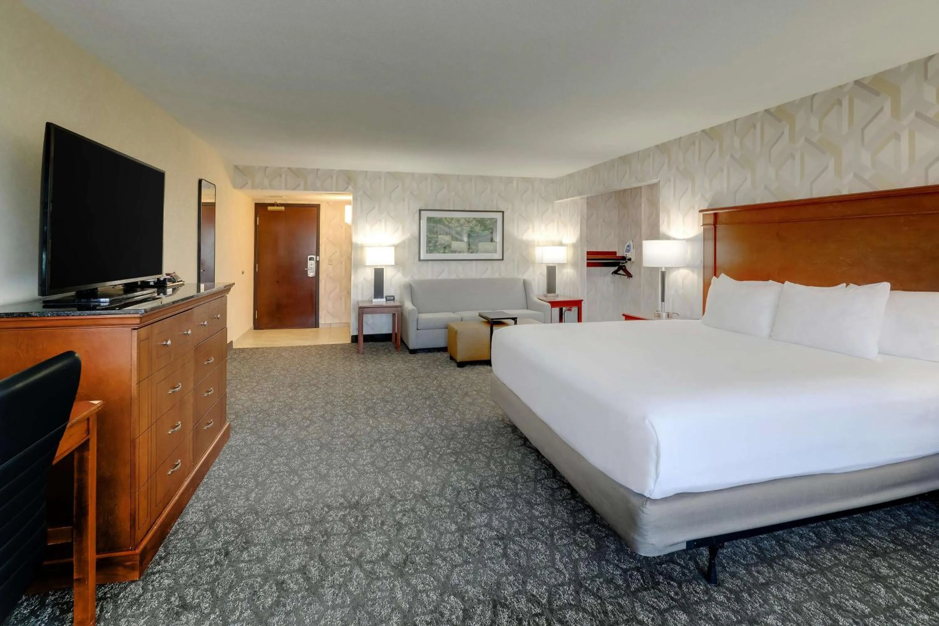 Bedroom, Bed in Drury Inn & Suites Charlotte University Place