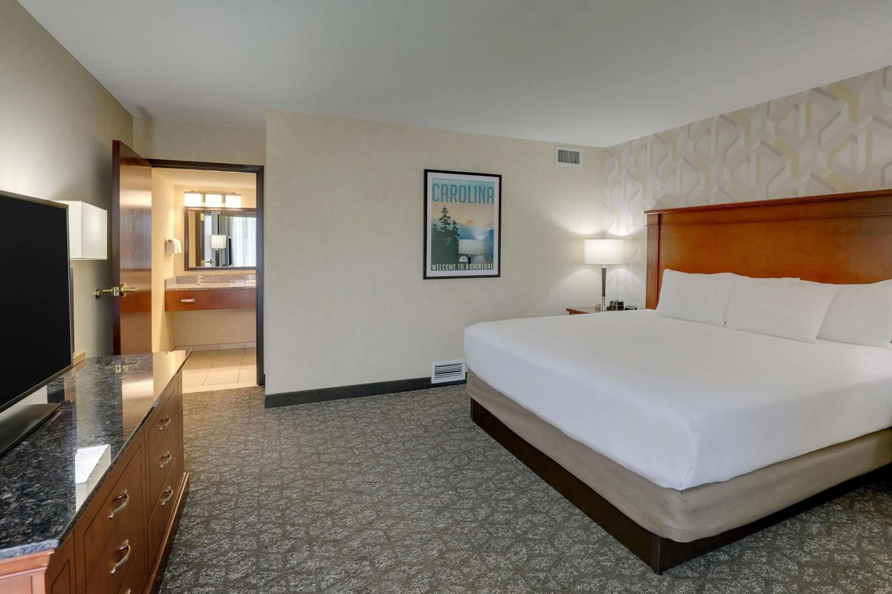 Bedroom, Bed in Drury Inn & Suites Charlotte University Place