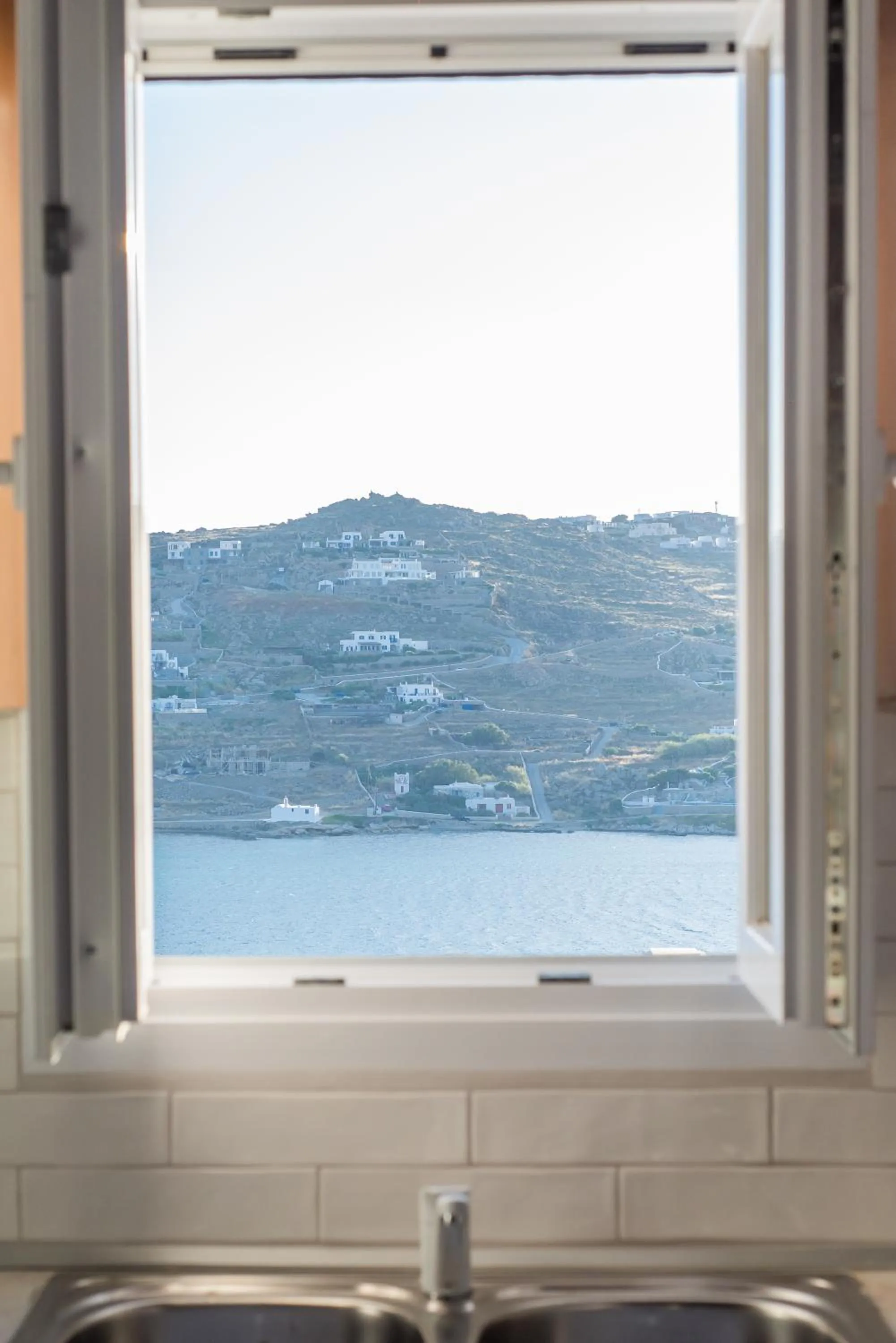 The Corfos Hills House