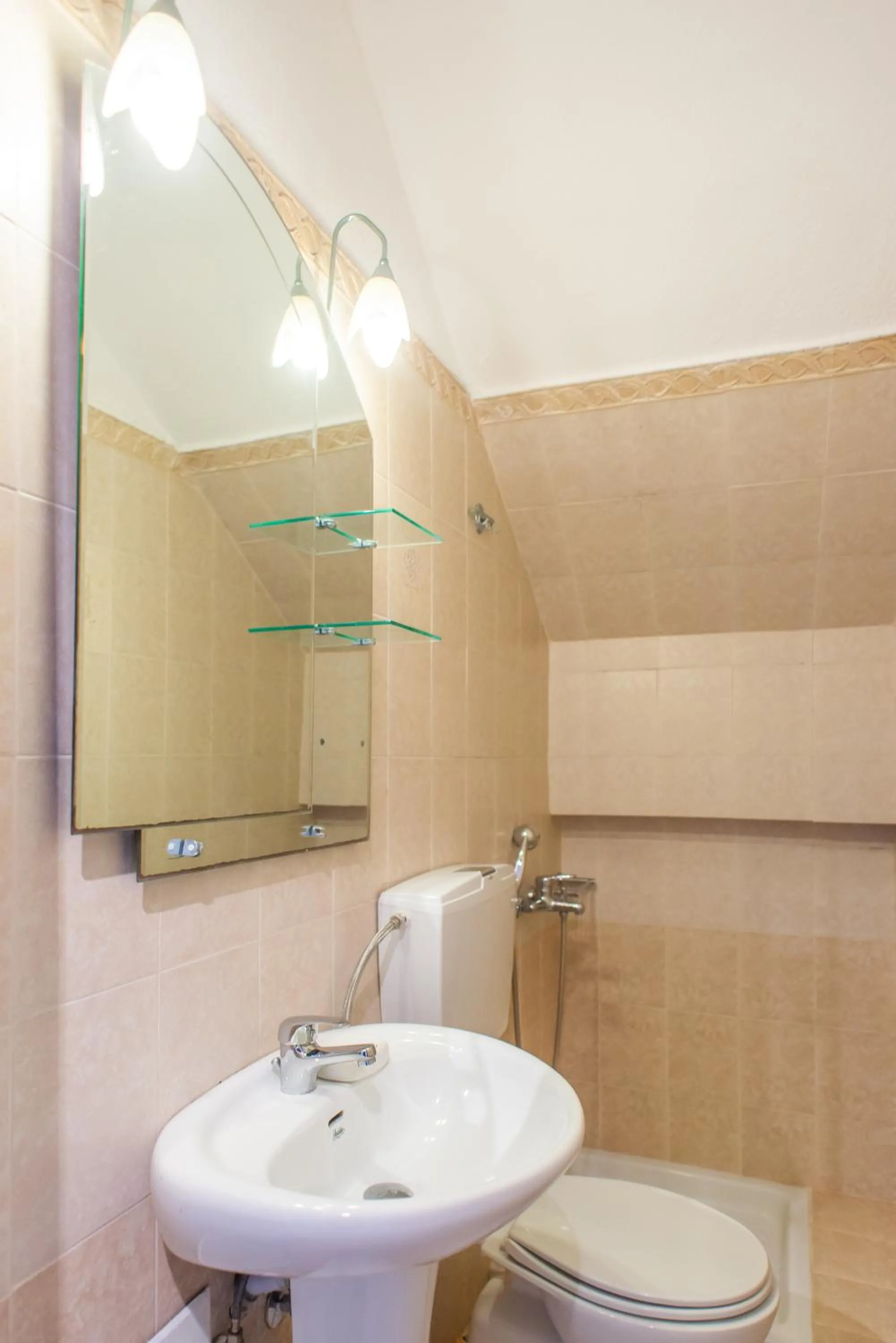 The Corfos Hills House