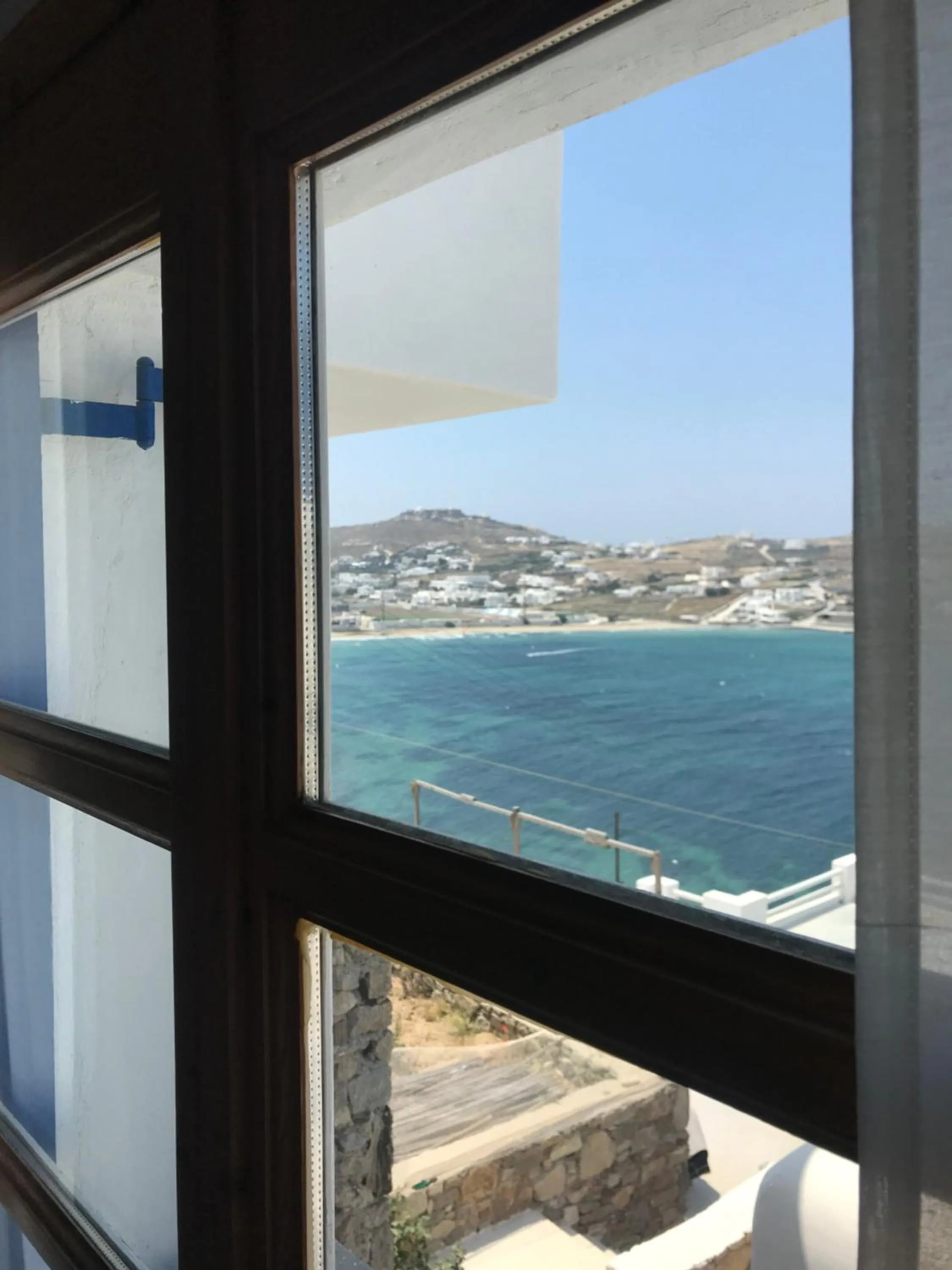 The Corfos Hills House