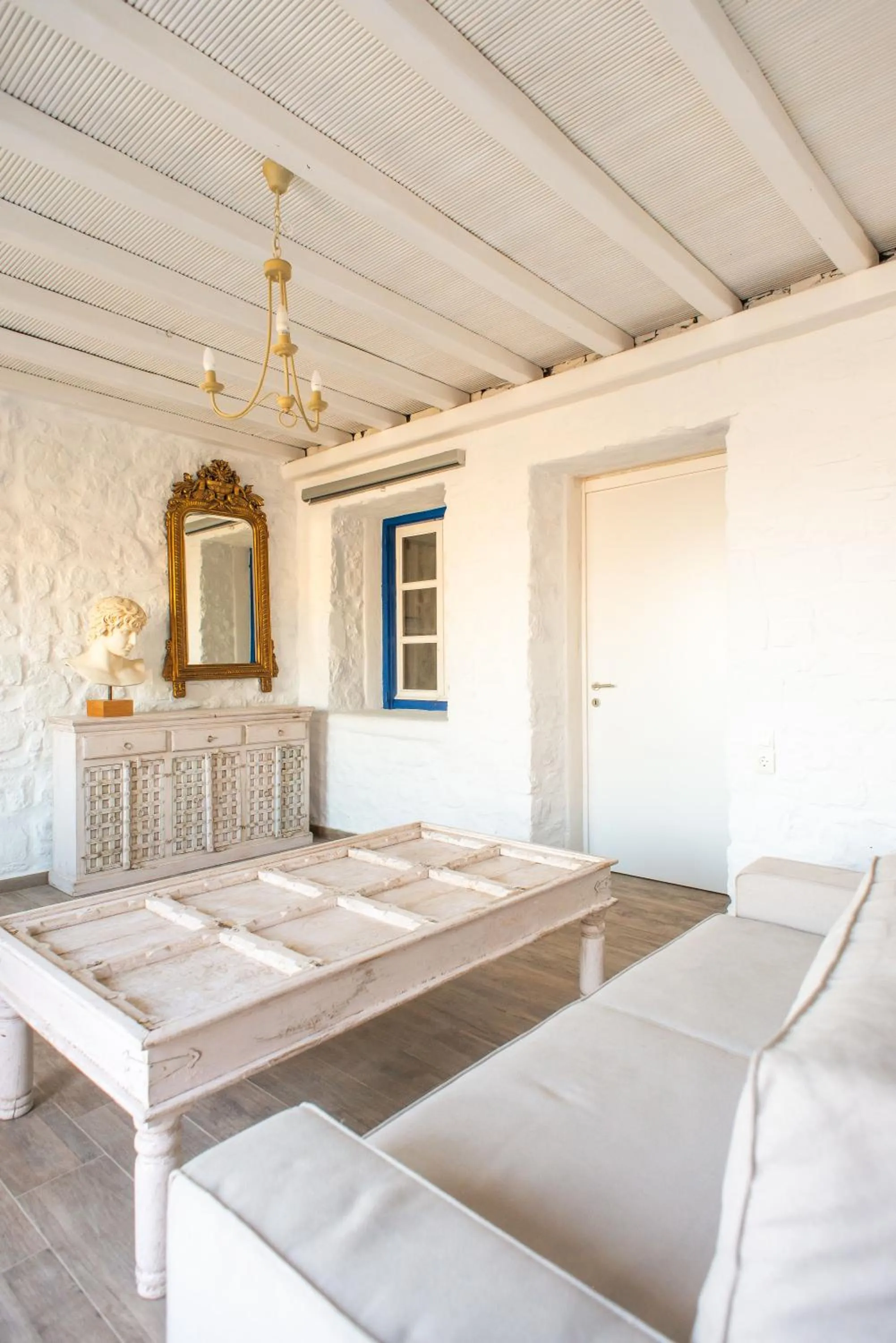 The Corfos Hills House