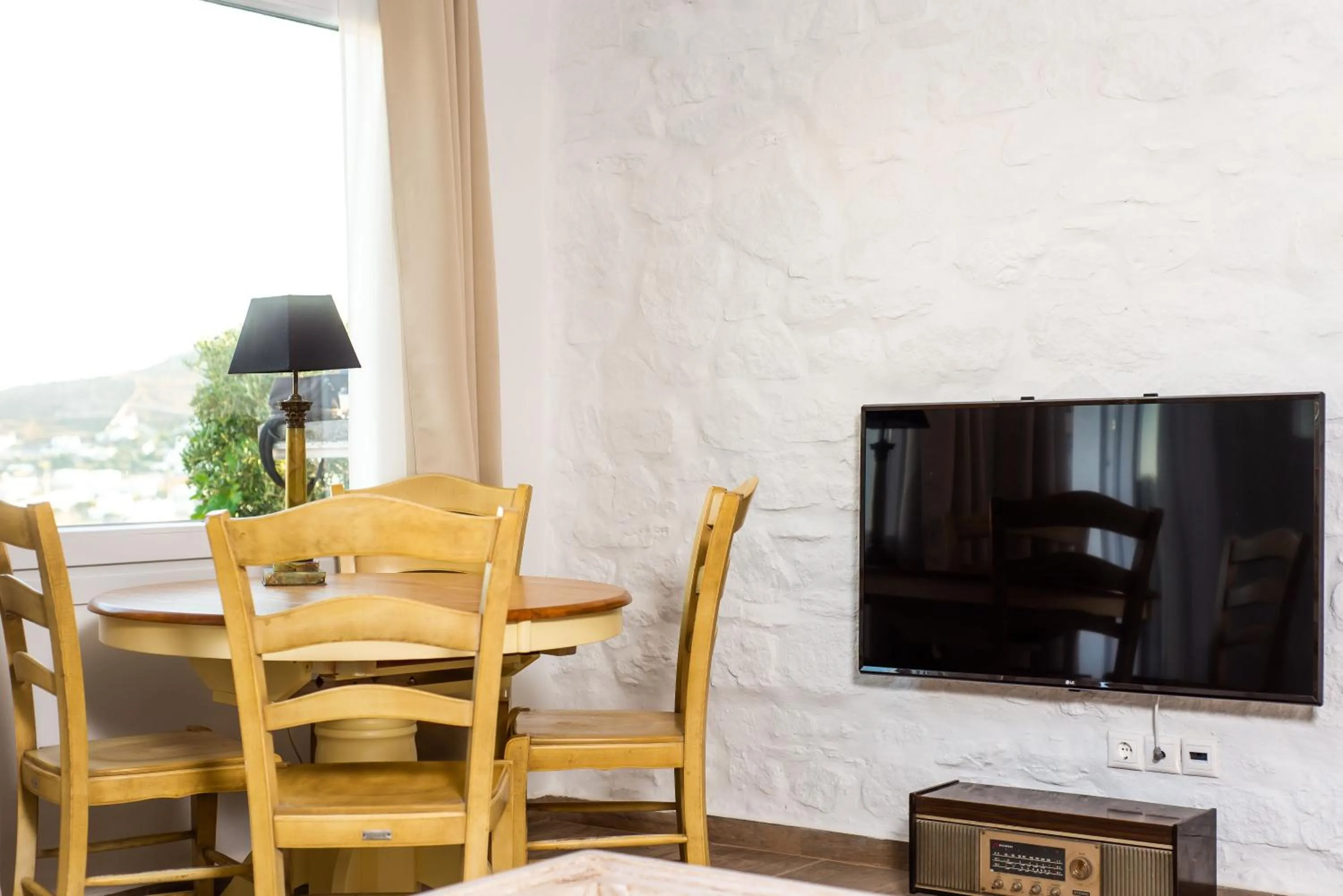 The Corfos Hills House