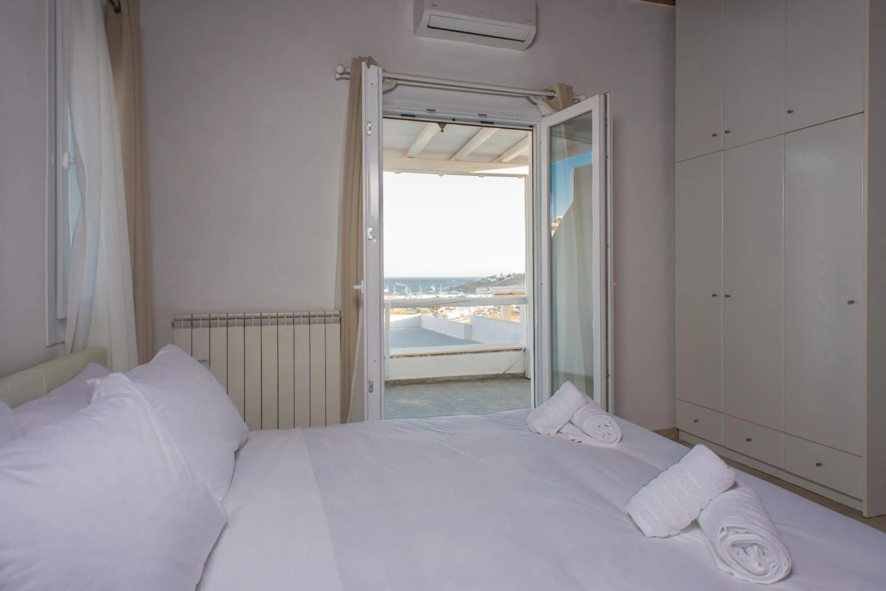 The Corfos Hills House