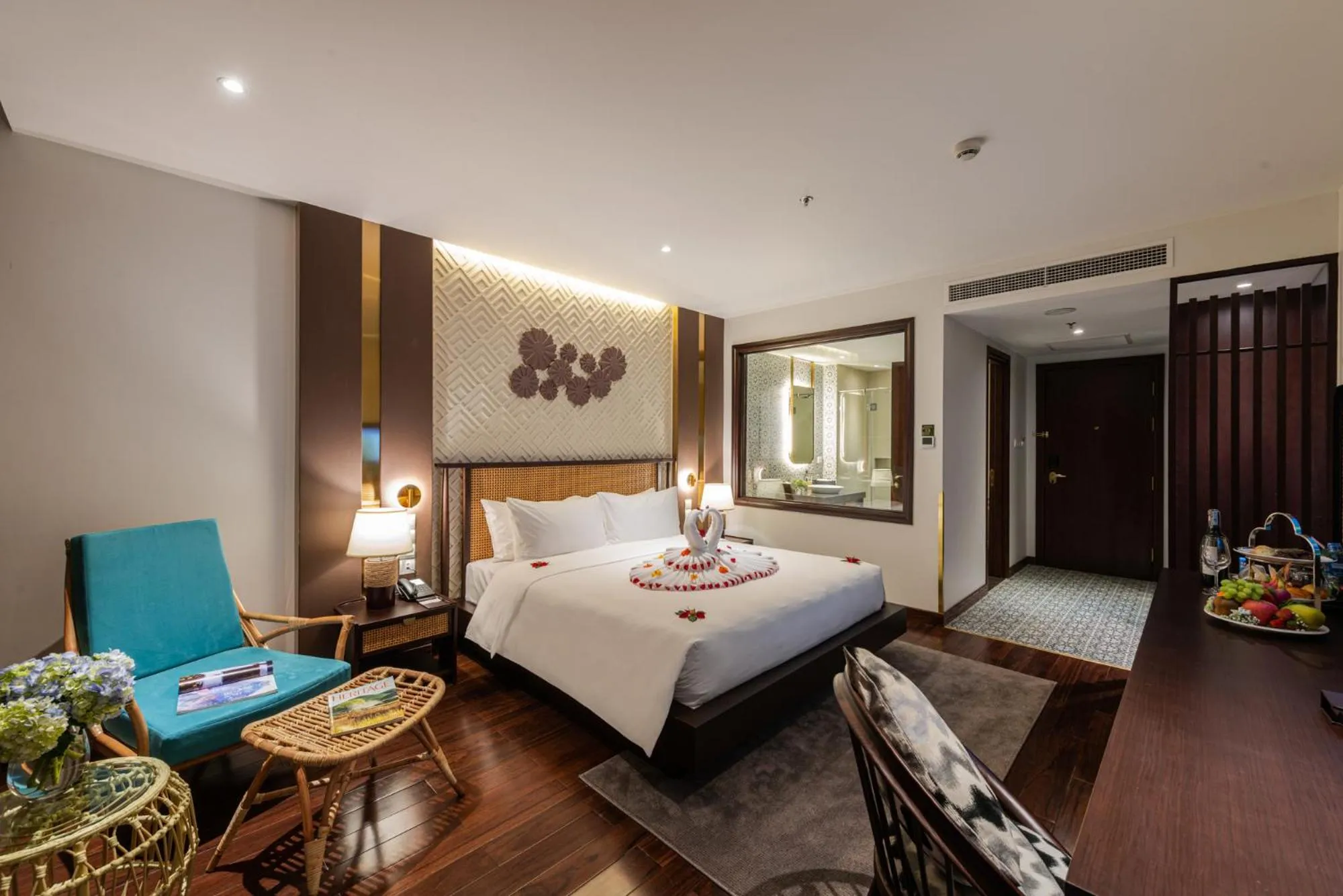 Bathroom, Bed in KK Sapa Hotel