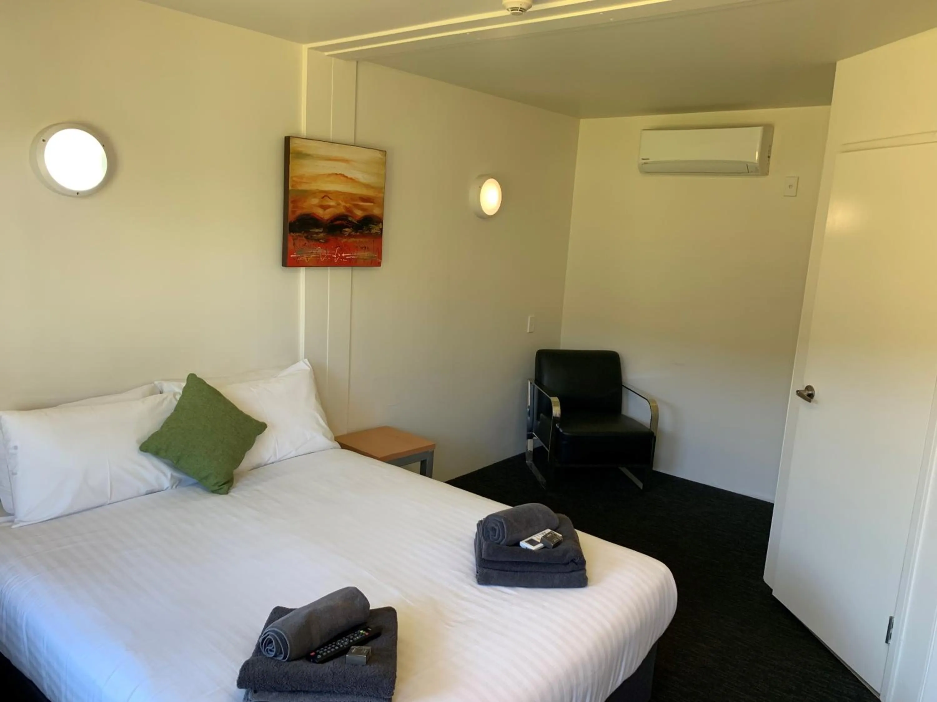 Bed in Victoria Village