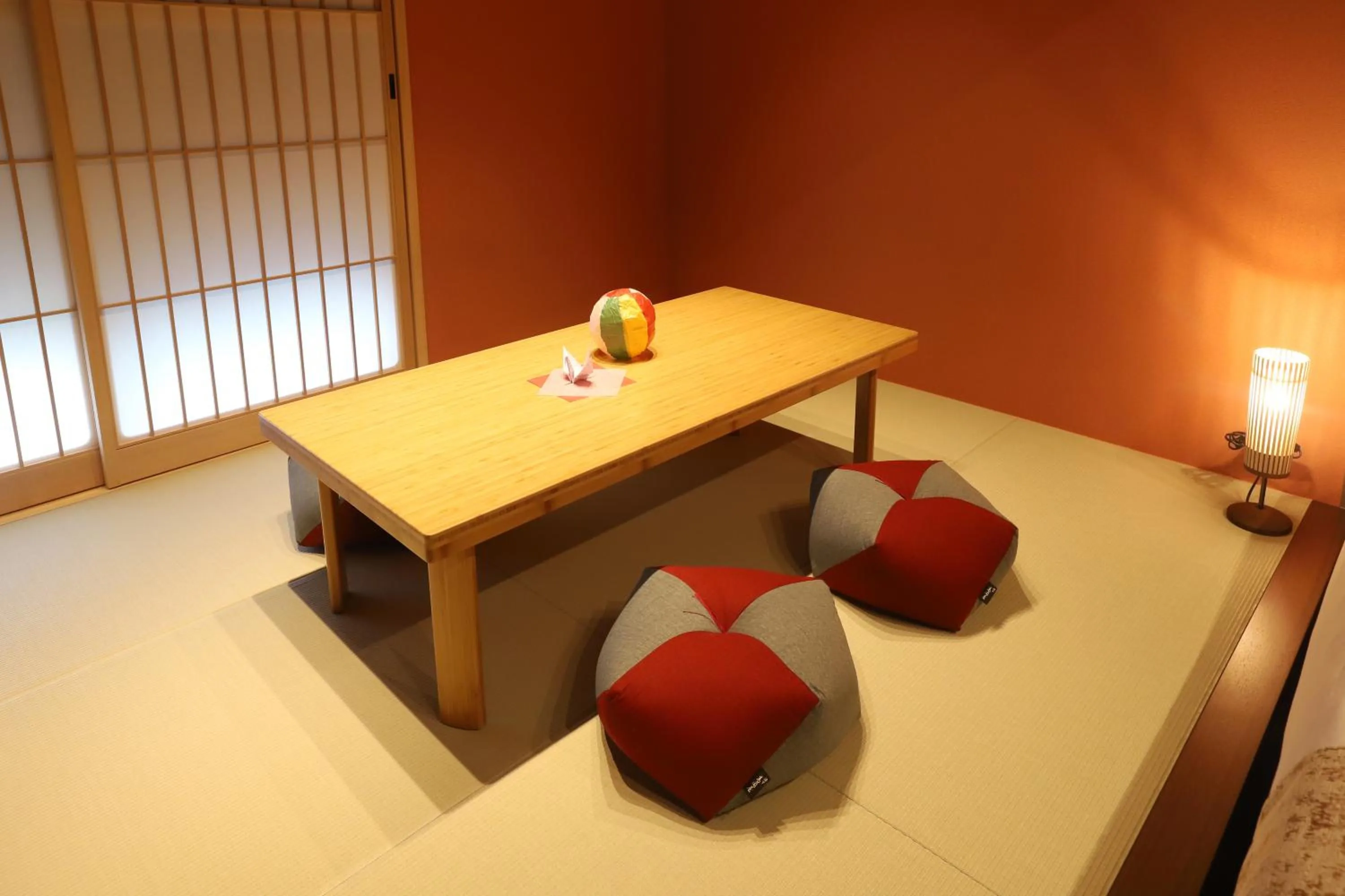 Photo of the whole room in Hanaakari