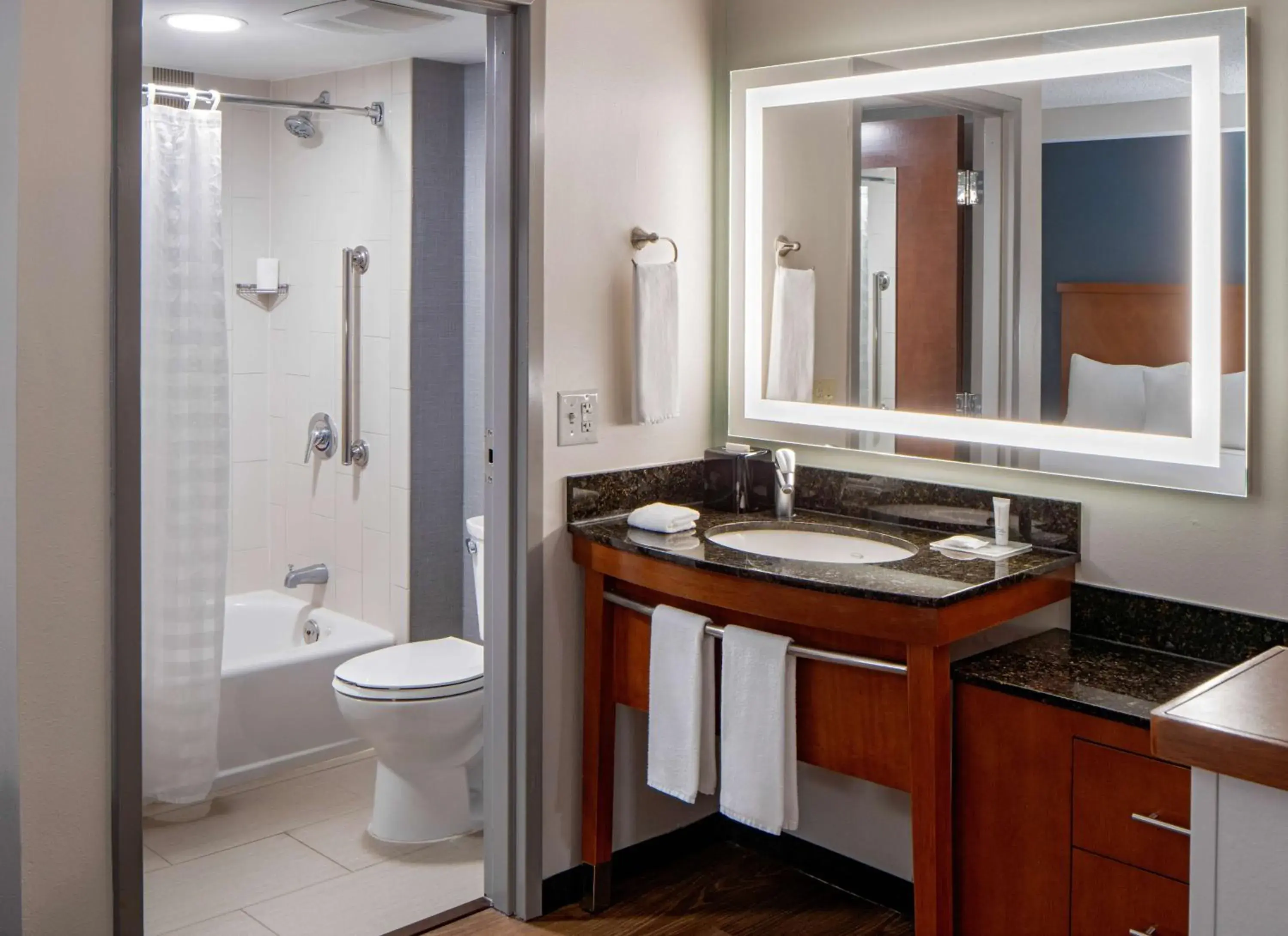Bathroom in Hyatt Place Fair Lawn Paramus Bathroom in Hyatt Place Fair Lawn Paramus