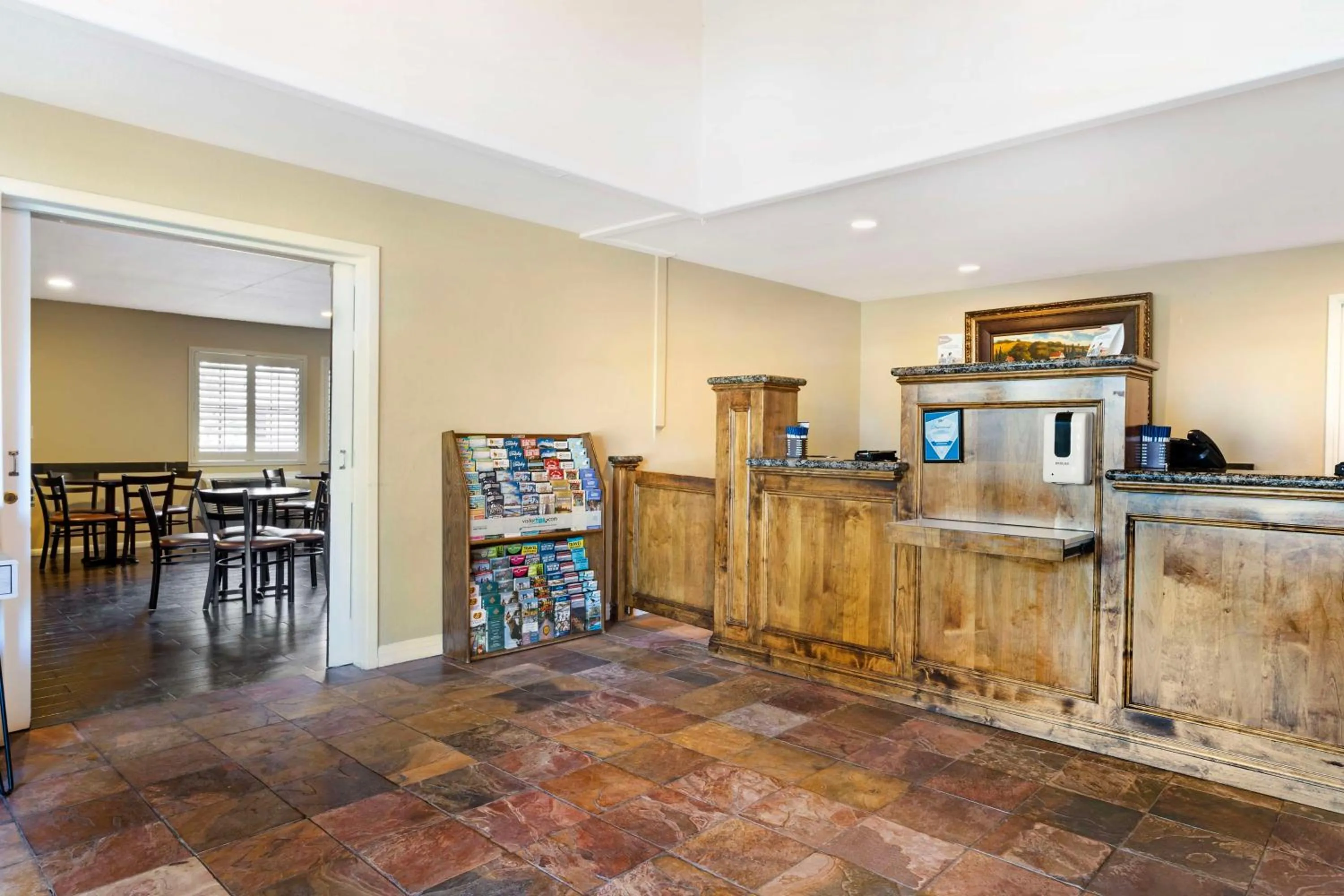 Lobby or reception in Sonoma Winegrower's Inn