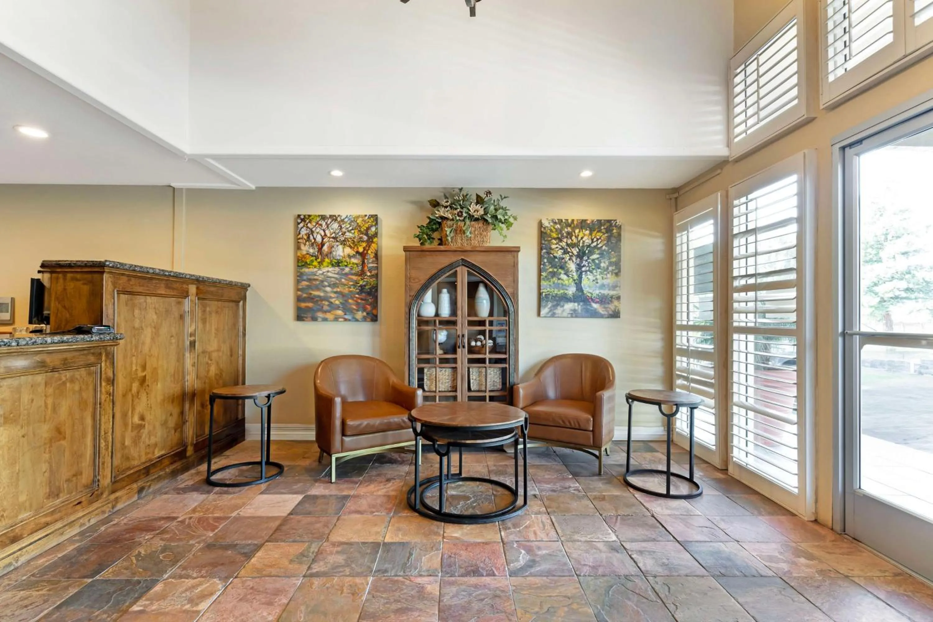 Lobby or reception in Sonoma Winegrower's Inn