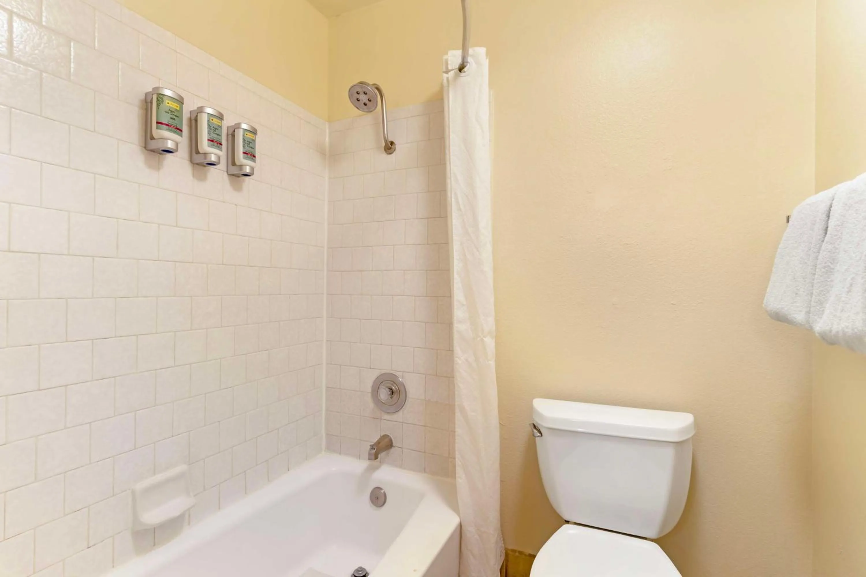 Bathroom in Sonoma Winegrower's Inn