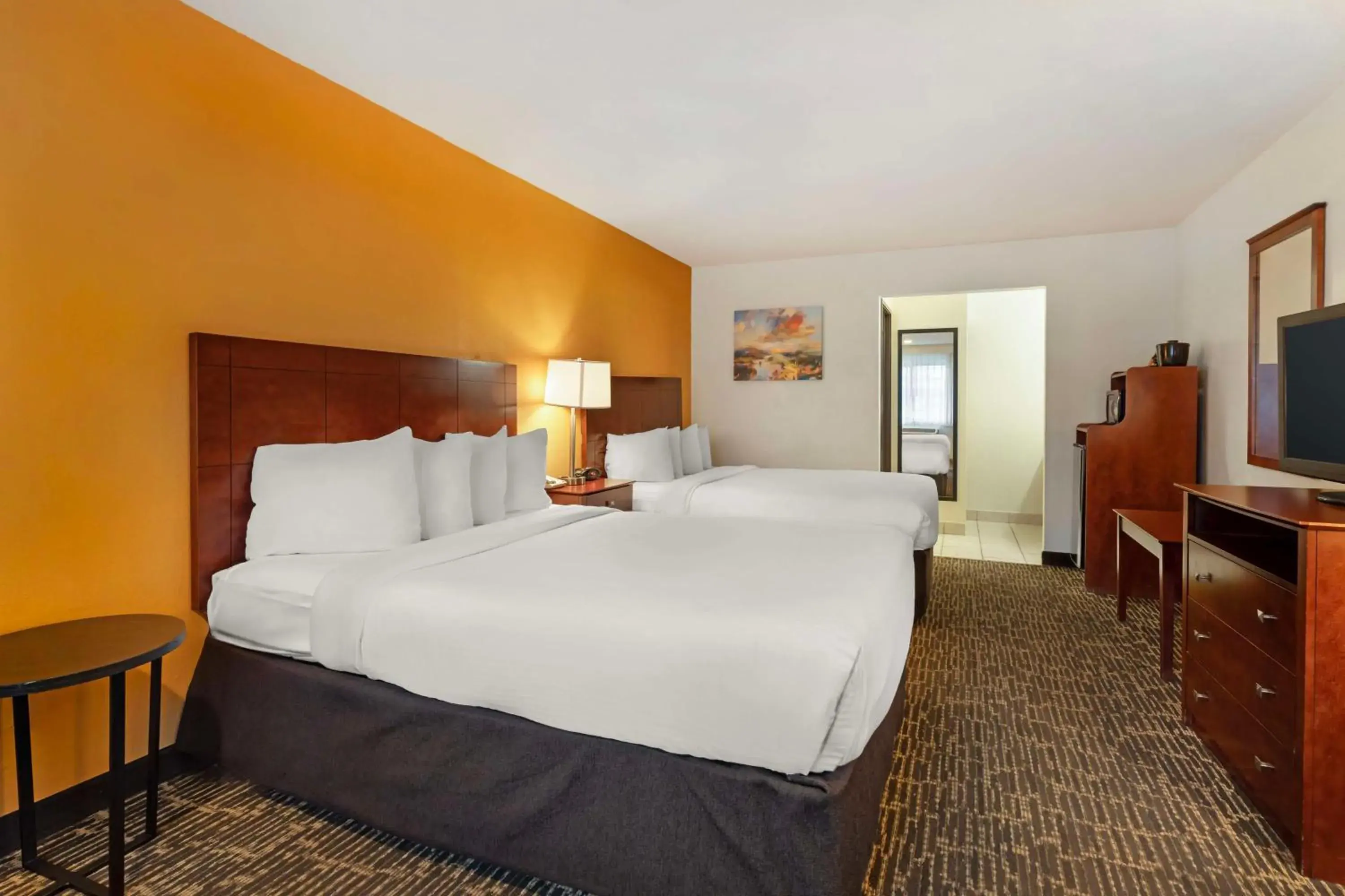 Bedroom in Sonoma Winegrower's Inn Bedroom in Sonoma Winegrower's Inn