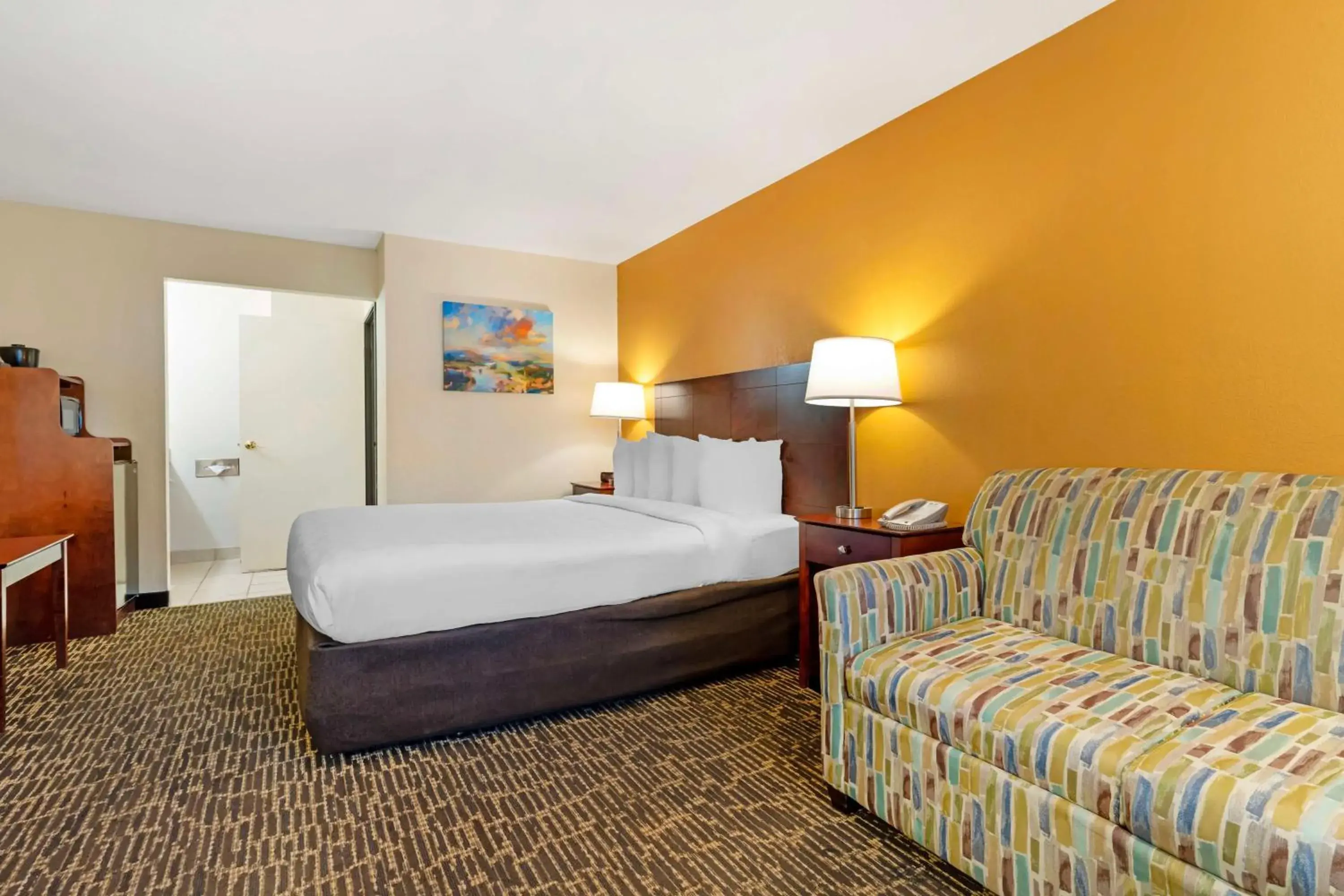 Bedroom in Sonoma Winegrower's Inn Bedroom in Sonoma Winegrower's Inn