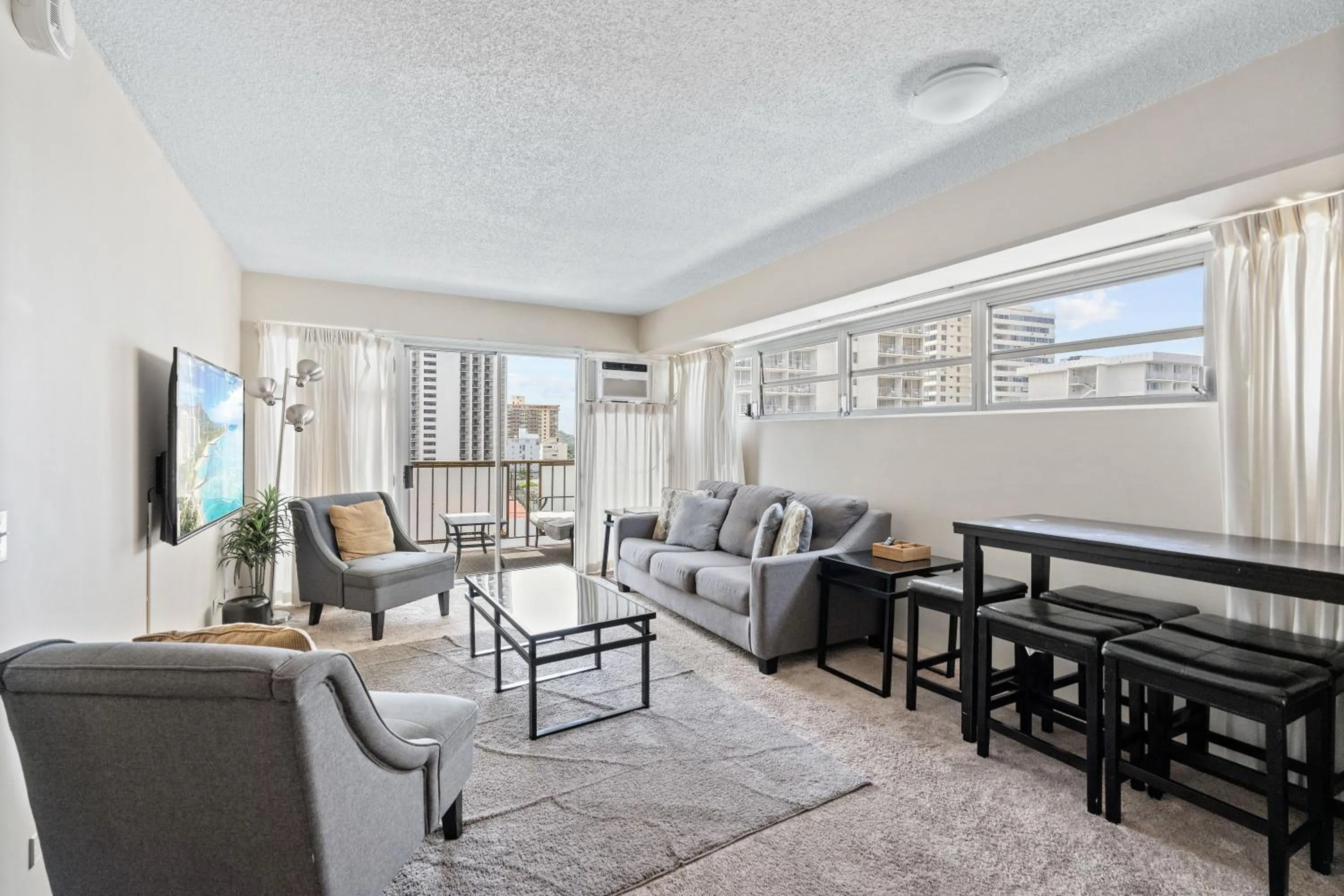 Ocean View from Lanais-2 Blocks to Waikiki Beach