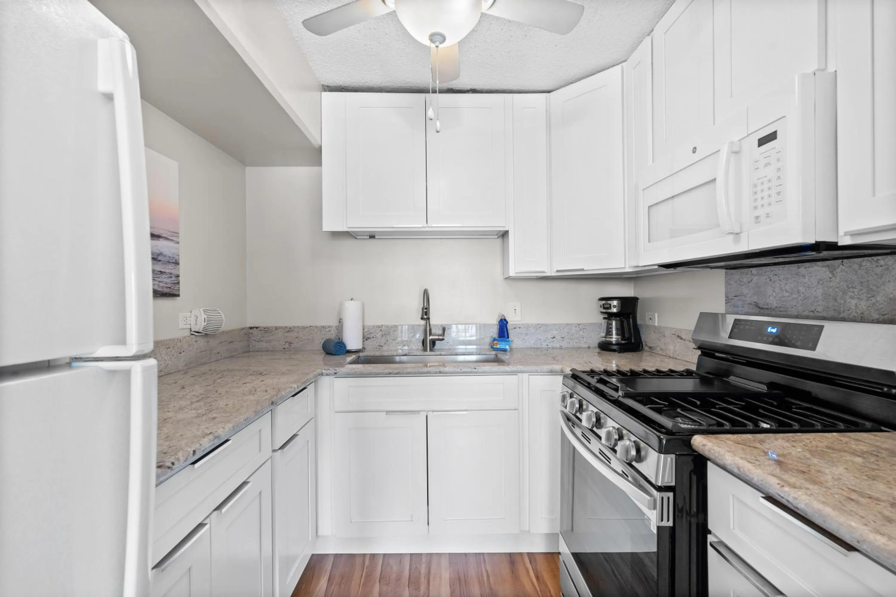 Ocean View from Lanais-2 Blocks to Waikiki Beach