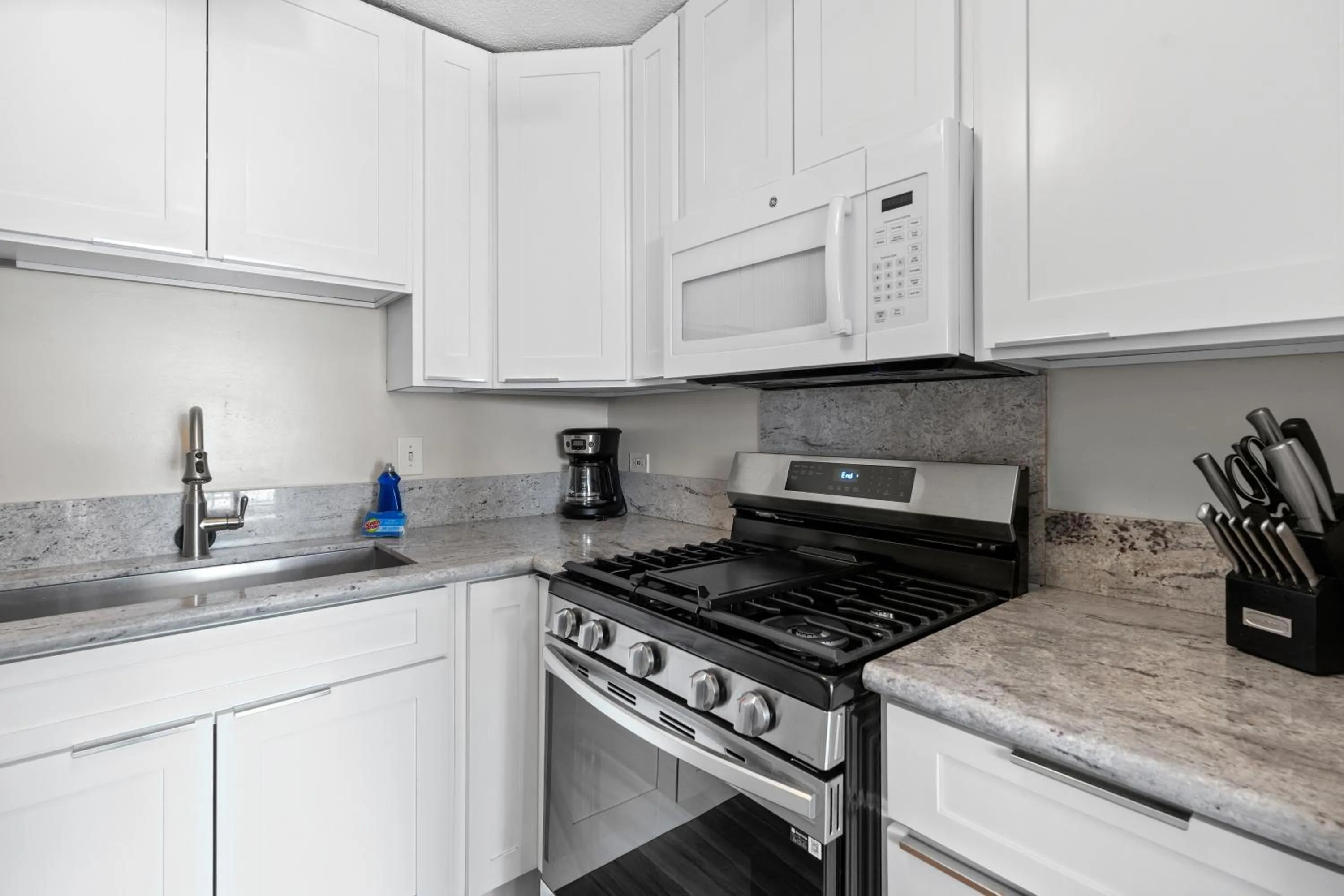 Ocean View from Lanais-2 Blocks to Waikiki Beach