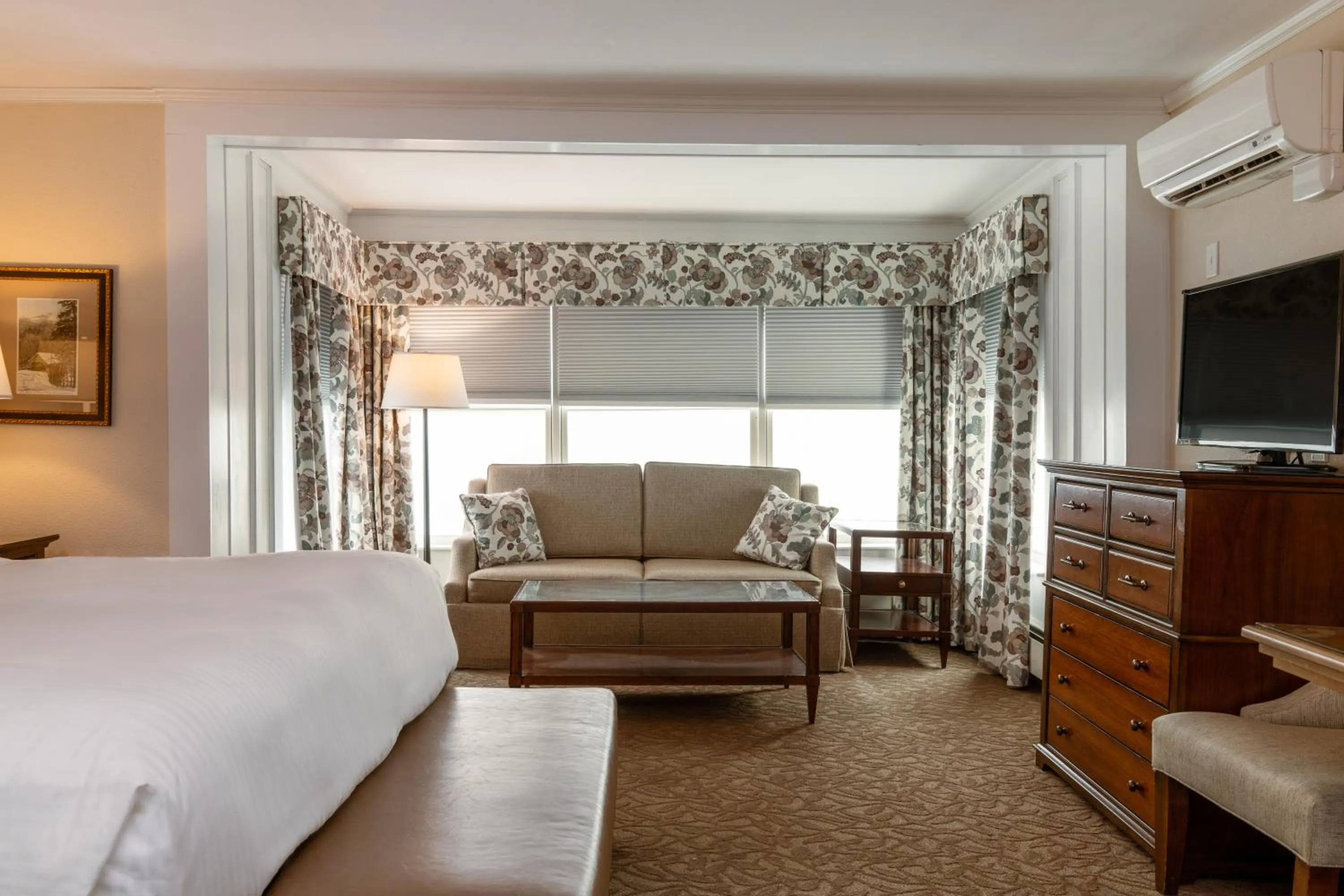 Photo of the whole room, Bed in Mountain View Grand Resort & Spa