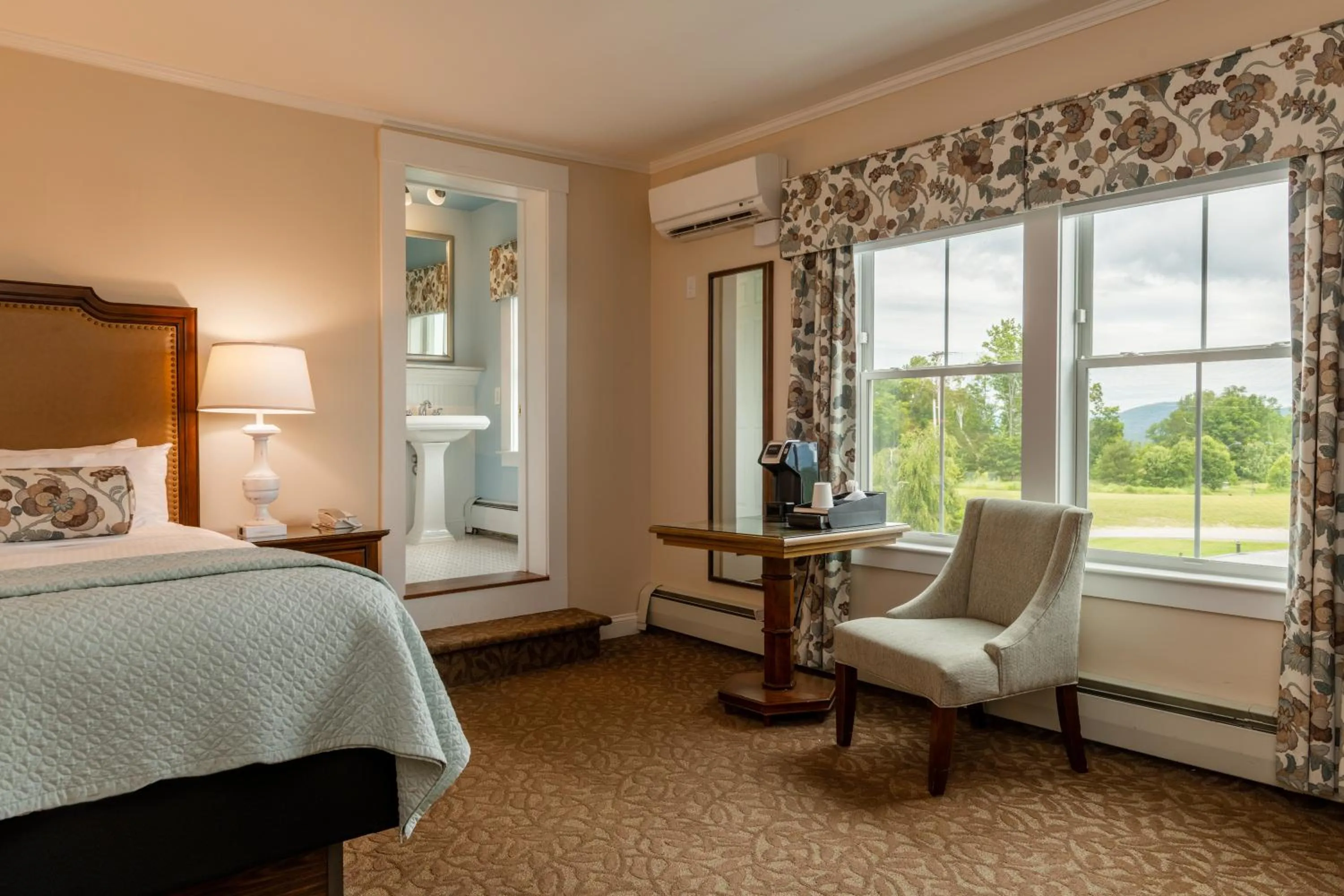 View (from property/room), Bed in Mountain View Grand Resort & Spa