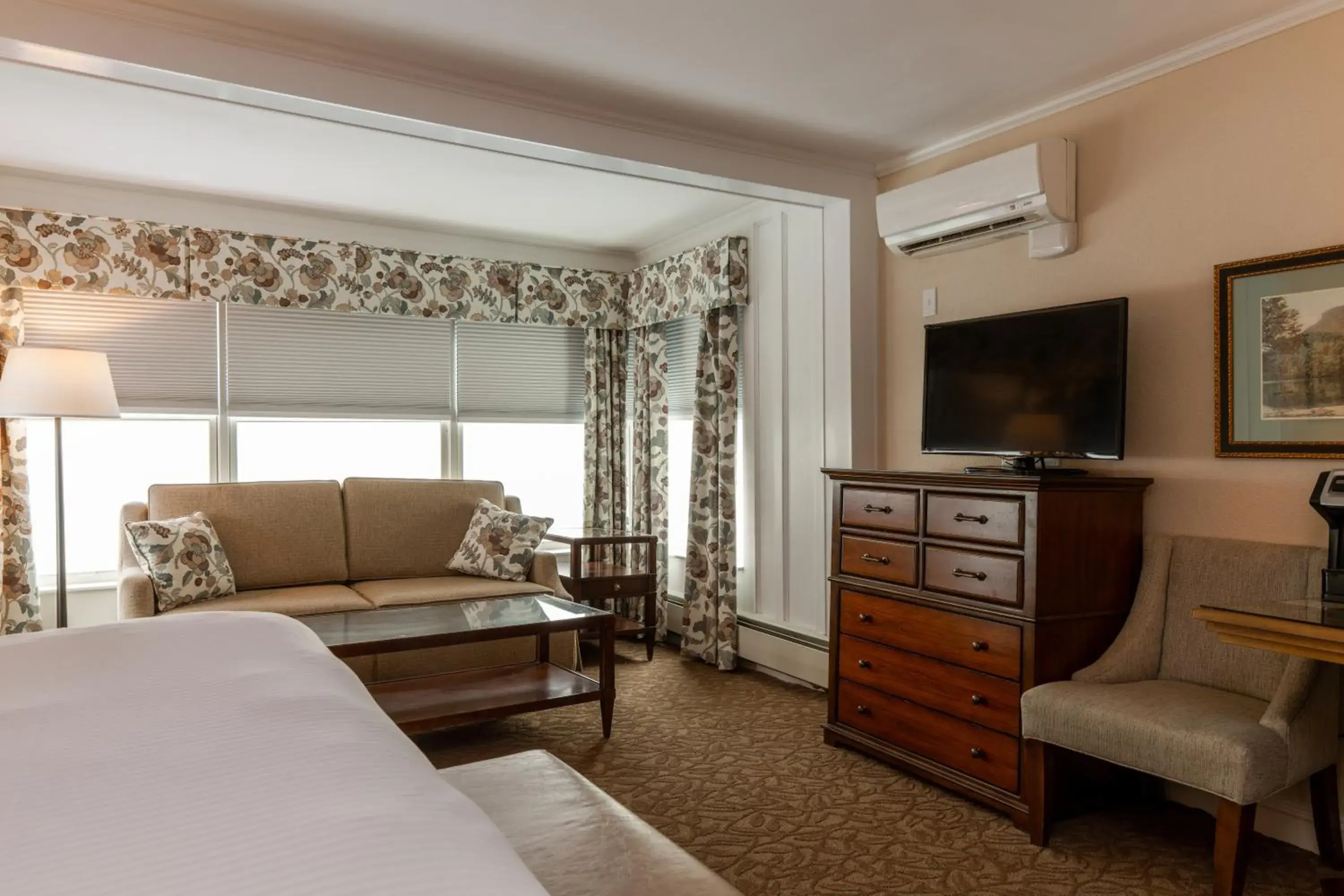 TV and multimedia, Bed in Mountain View Grand Resort & Spa TV and multimedia, Bed in Mountain View Grand Resort & Spa