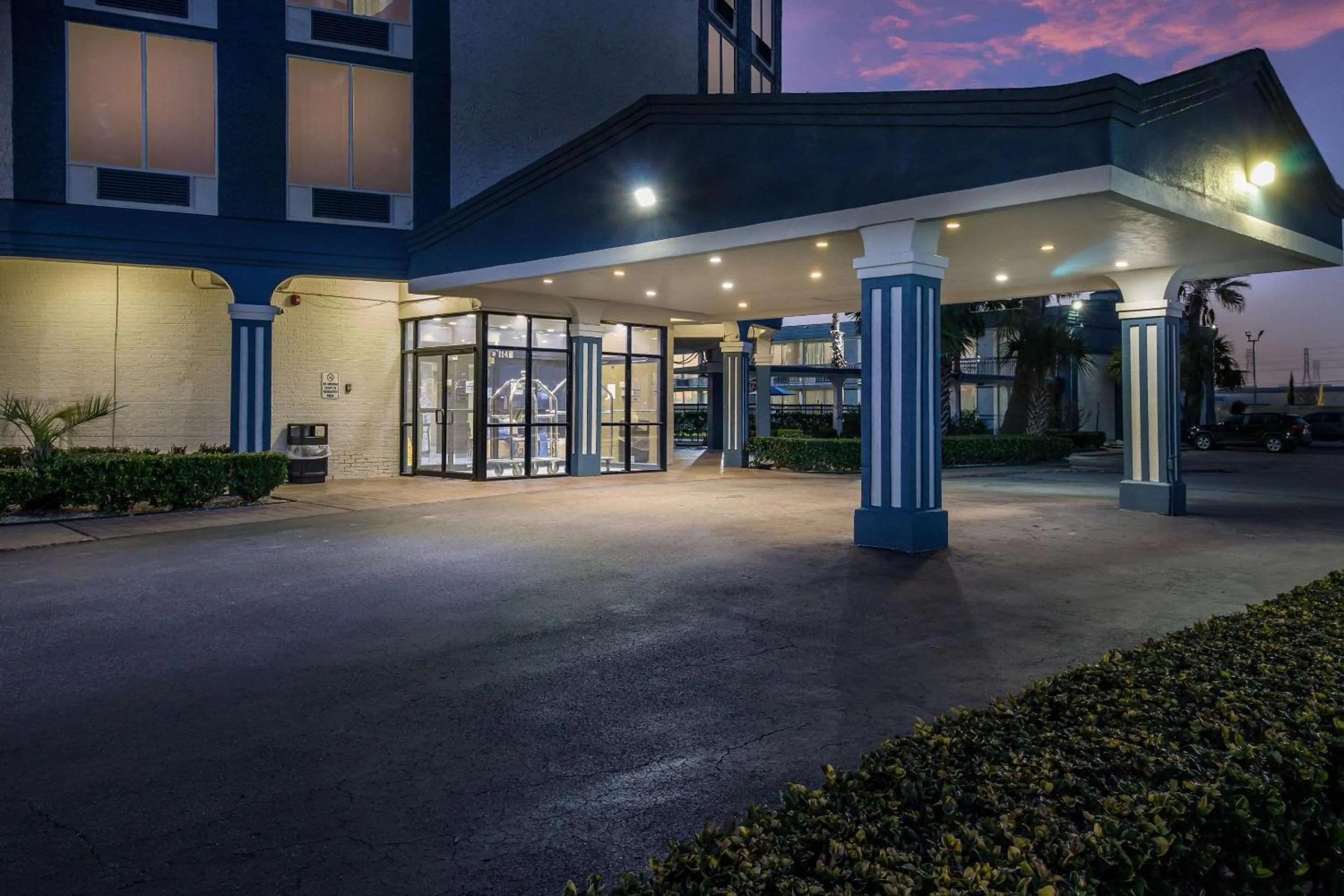 Property building in Quality Inn Pasadena - Houston East