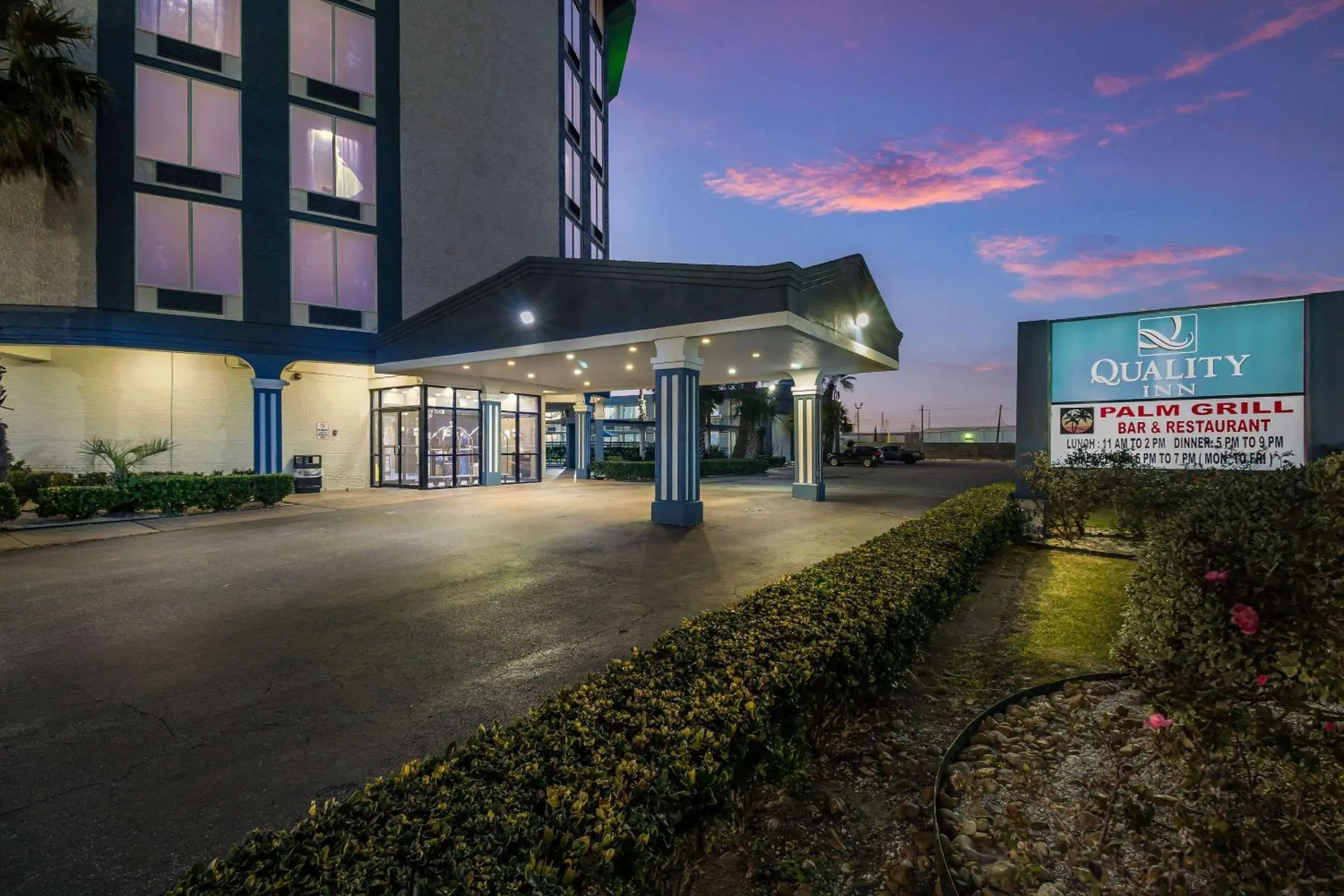 Property building in Quality Inn Pasadena - Houston East Property building in Quality Inn Pasadena - Houston East