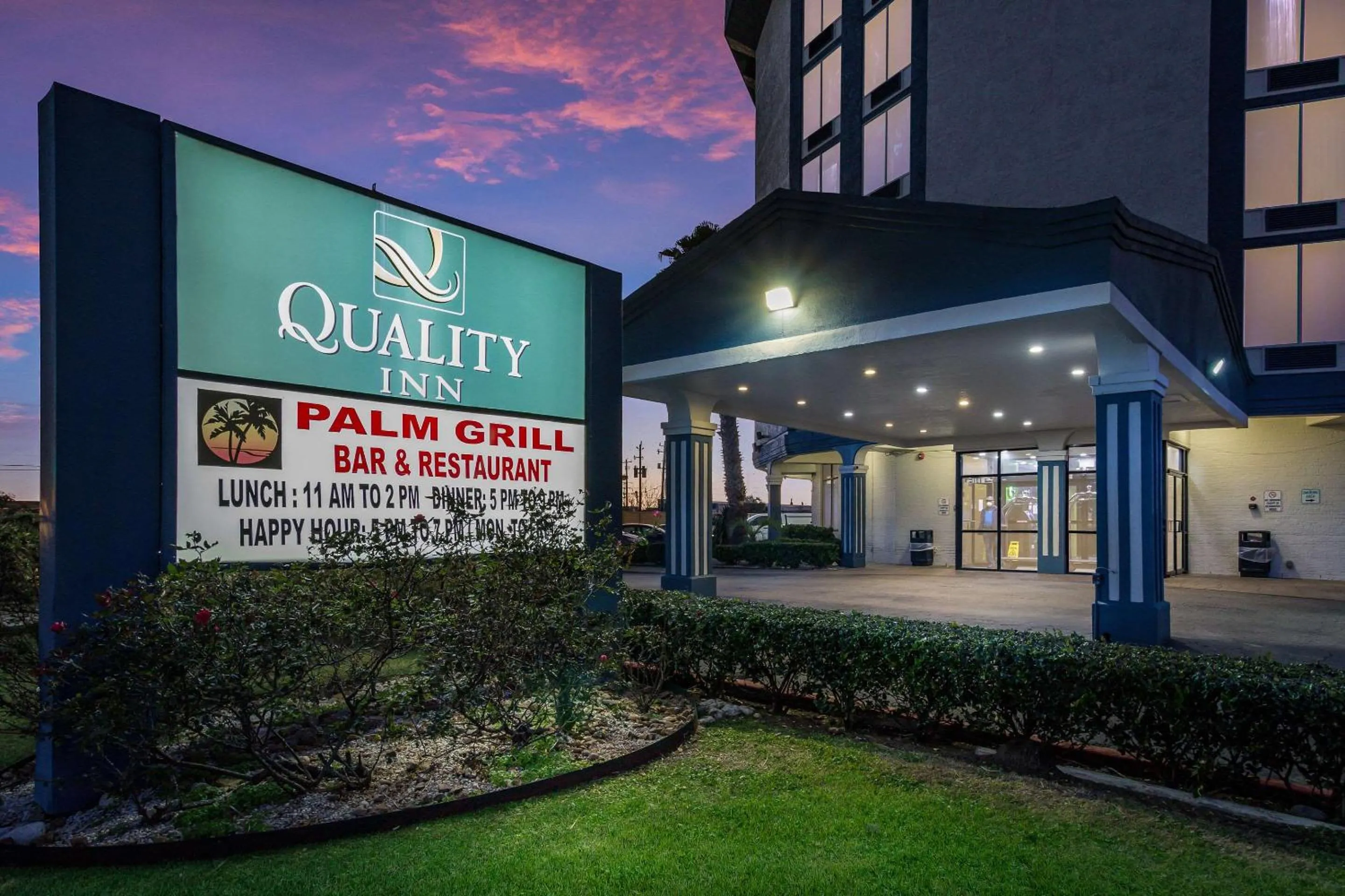 Property building in Quality Inn Pasadena - Houston East