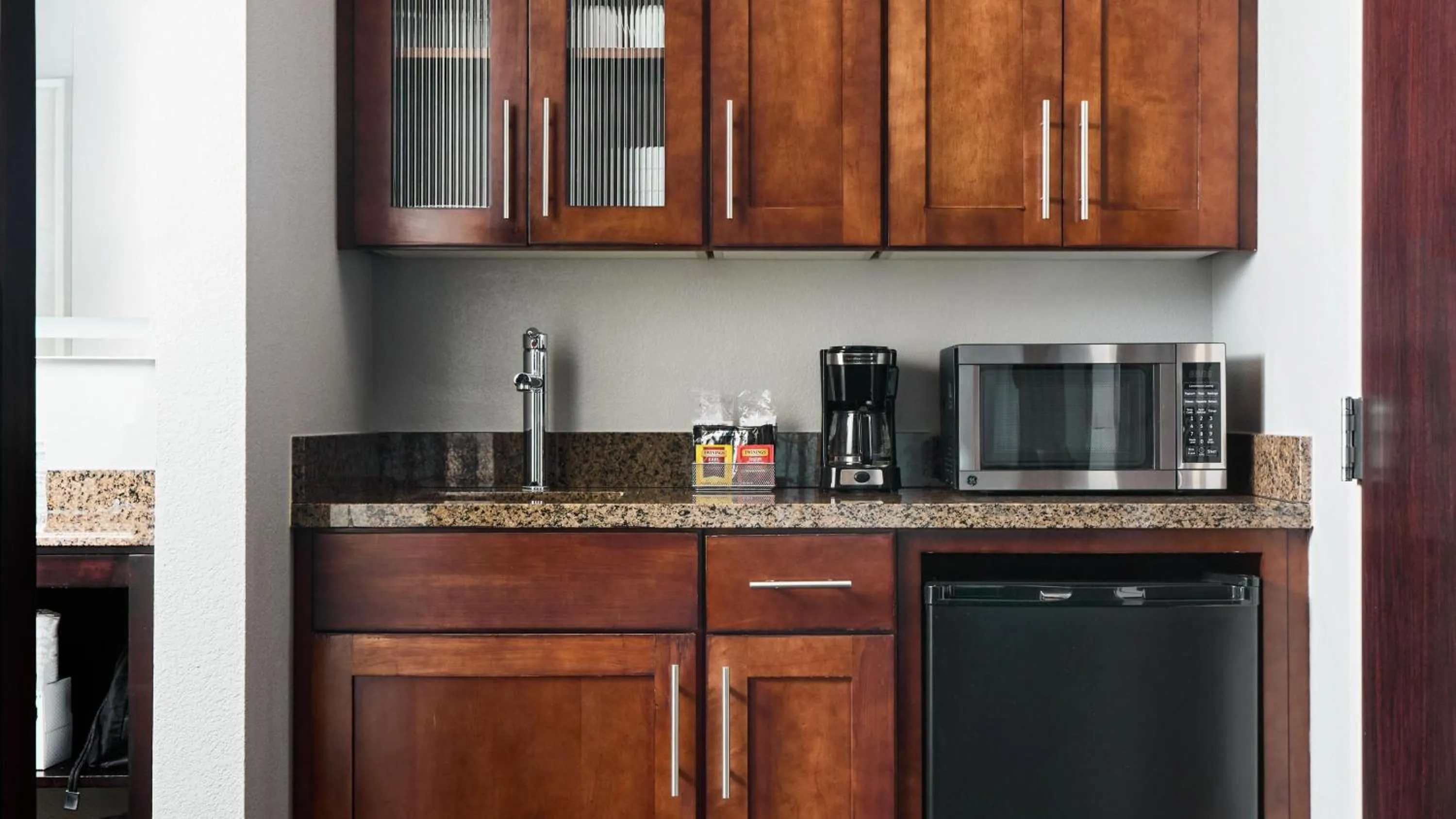 Kitchen or kitchenette in Hyatt House Seattle/Redmond