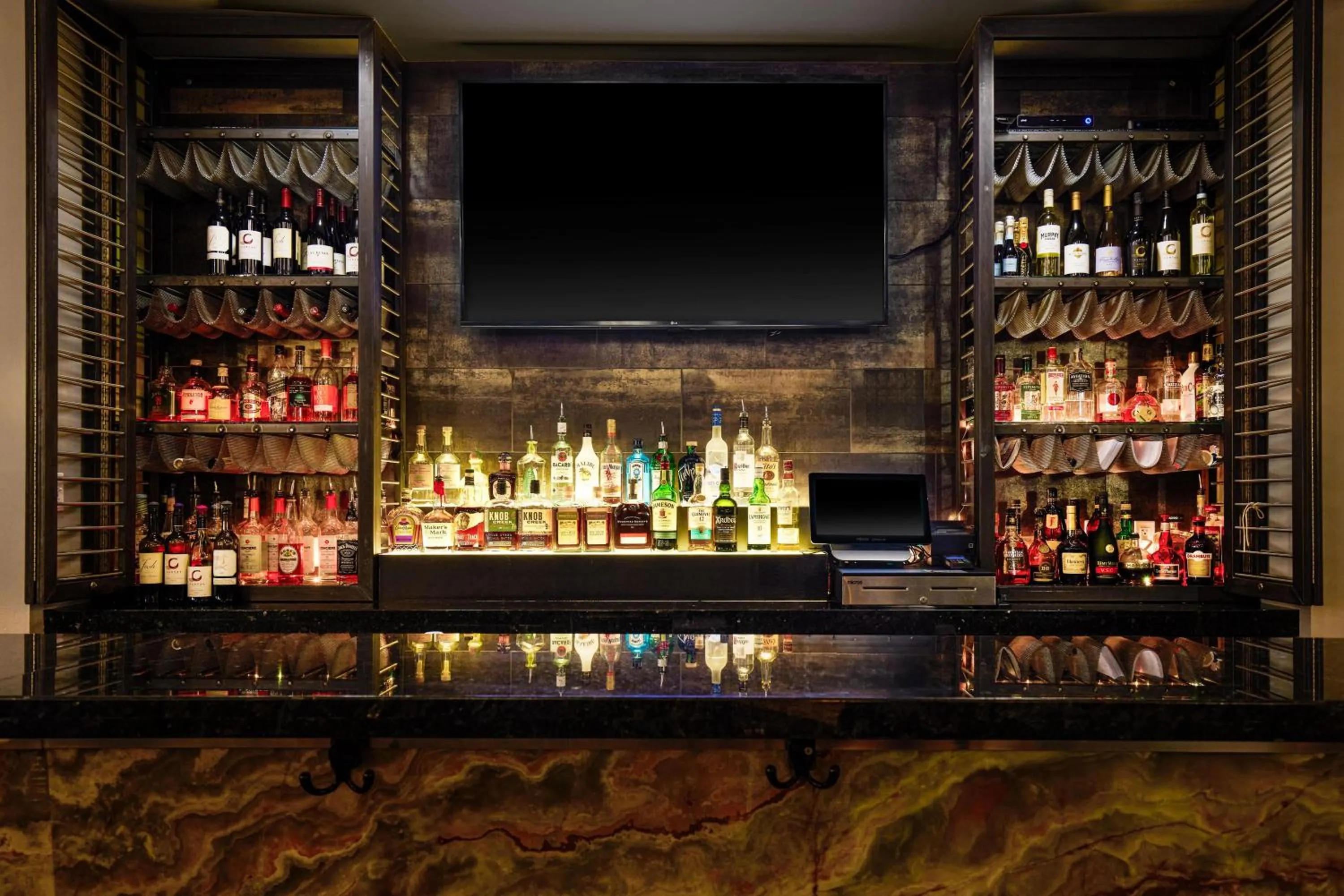 Lounge or bar in Hyatt House Seattle/Redmond