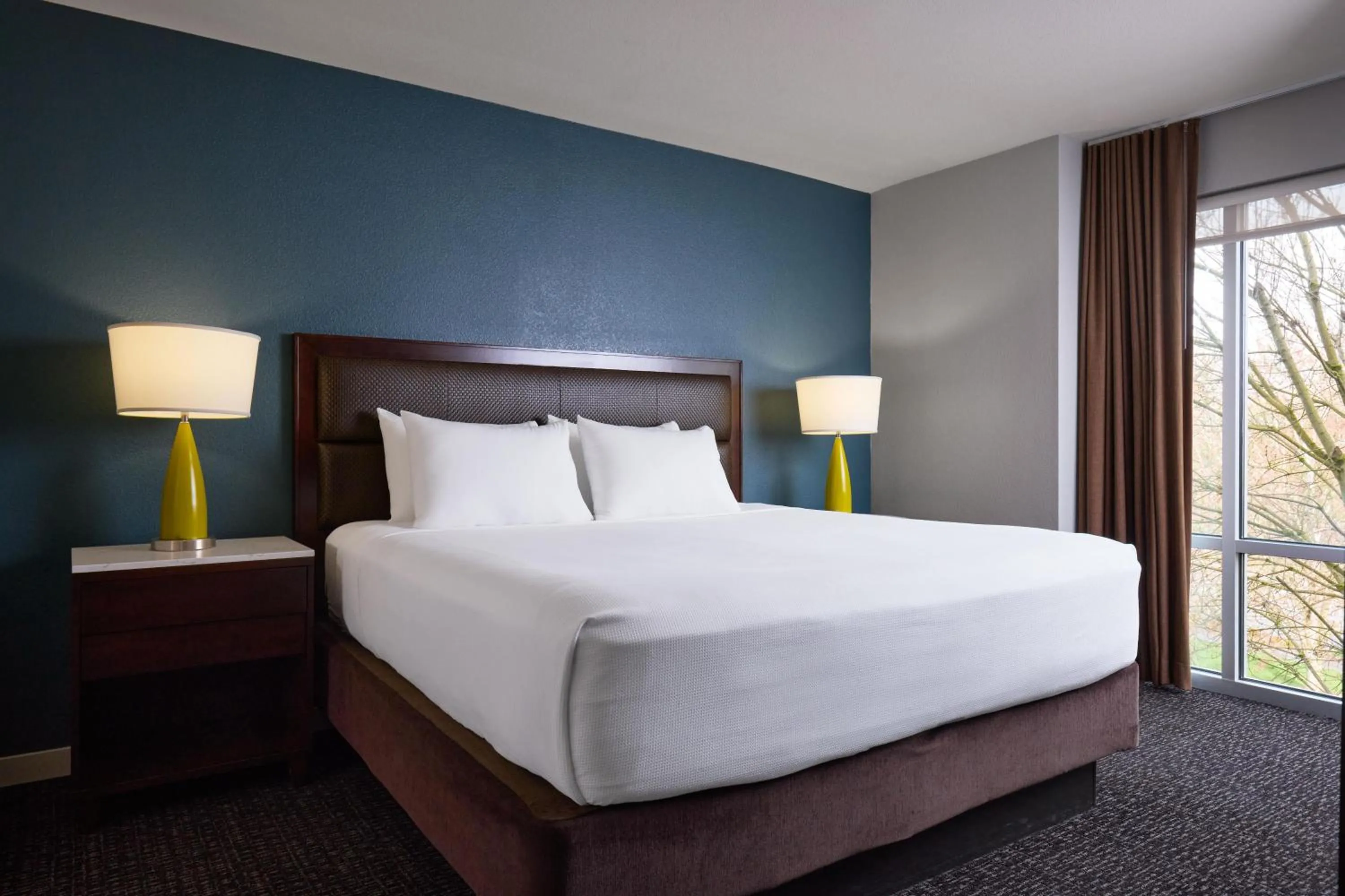 Photo of the whole room, Bed in Hyatt House Seattle/Redmond