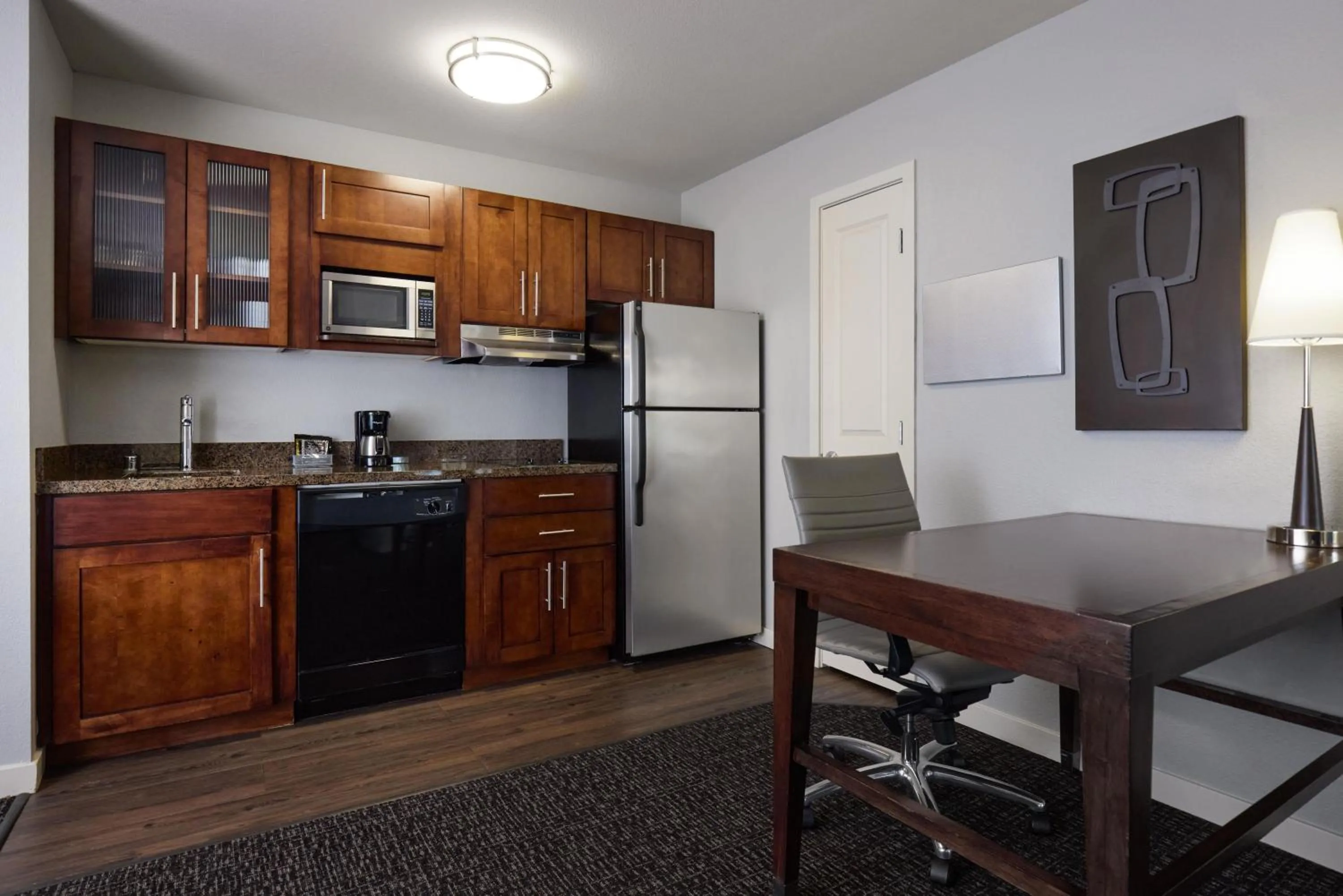 Kitchen or kitchenette in Hyatt House Seattle/Redmond