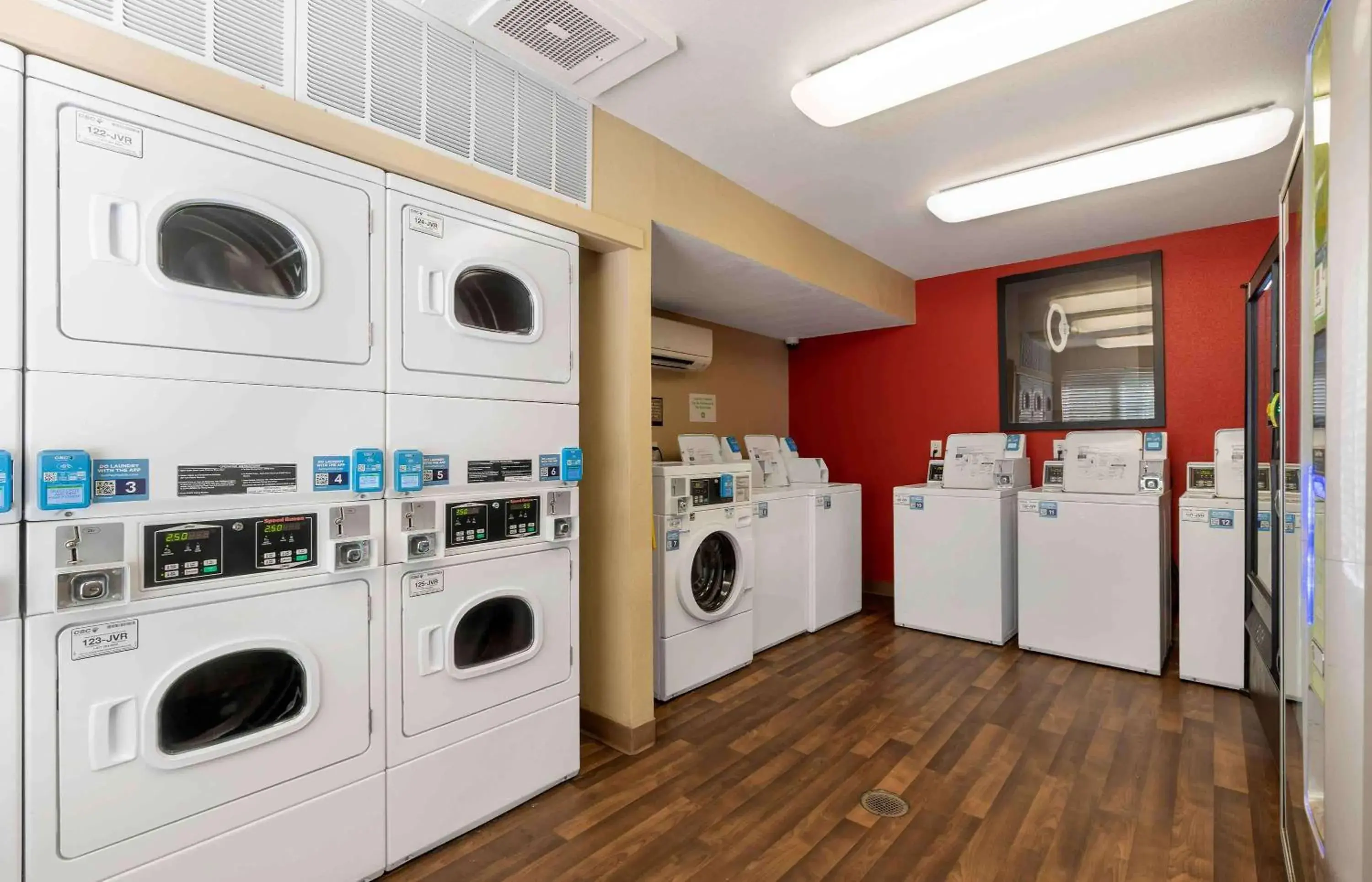 Property building in Extended Stay America Suites - Sacramento - South Natomas Property building in Extended Stay America Suites - Sacramento - South Natomas