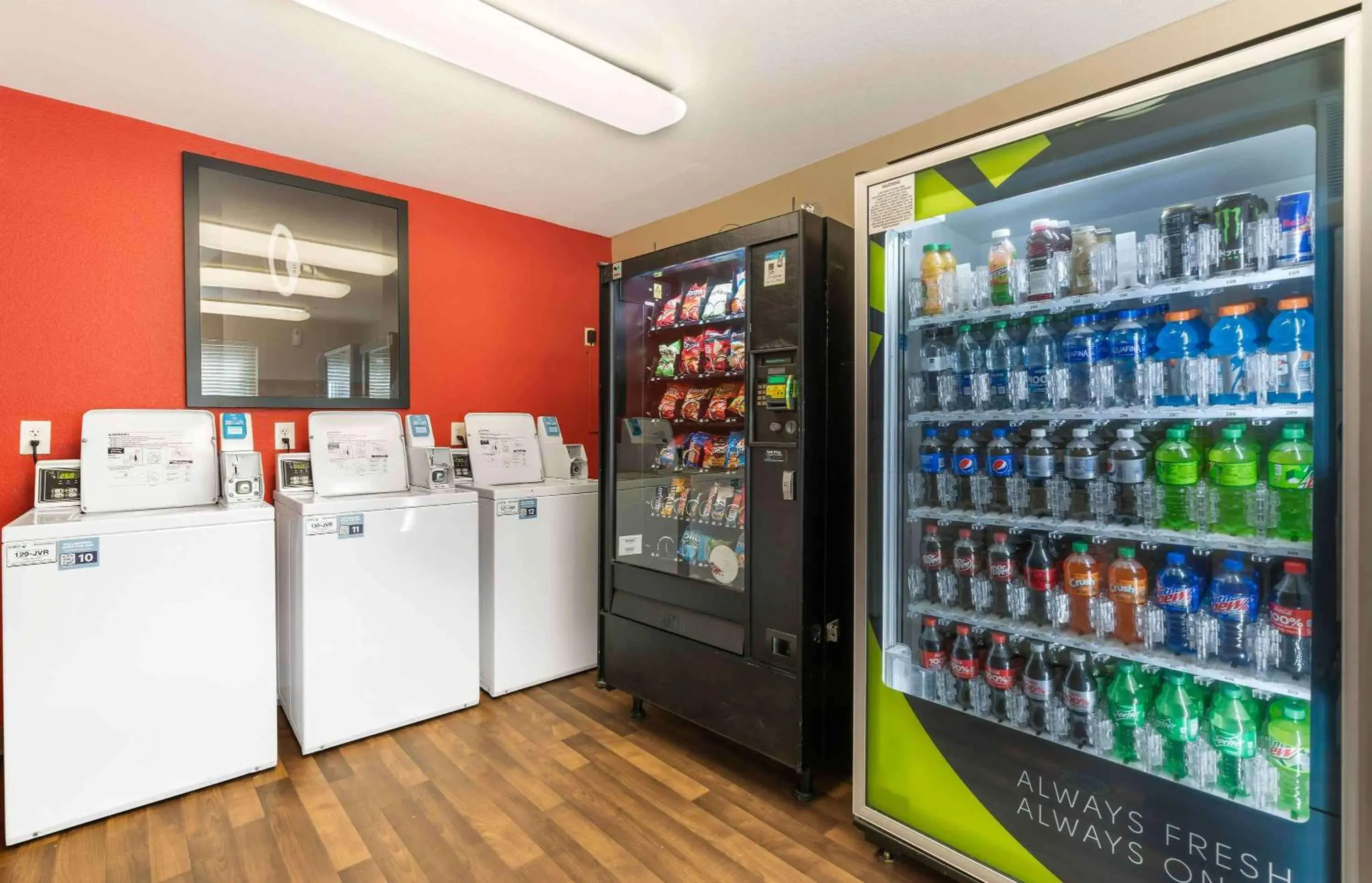 Property building in Extended Stay America Suites - Sacramento - South Natomas Property building in Extended Stay America Suites - Sacramento - South Natomas