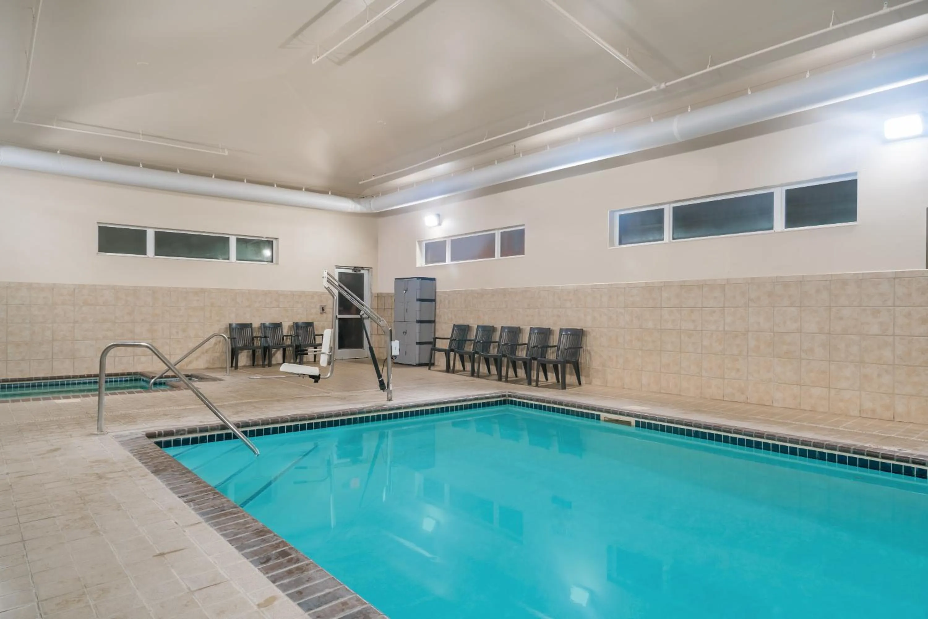 Swimming pool in Microtel Inn & Suites by Wyndham Springfield
