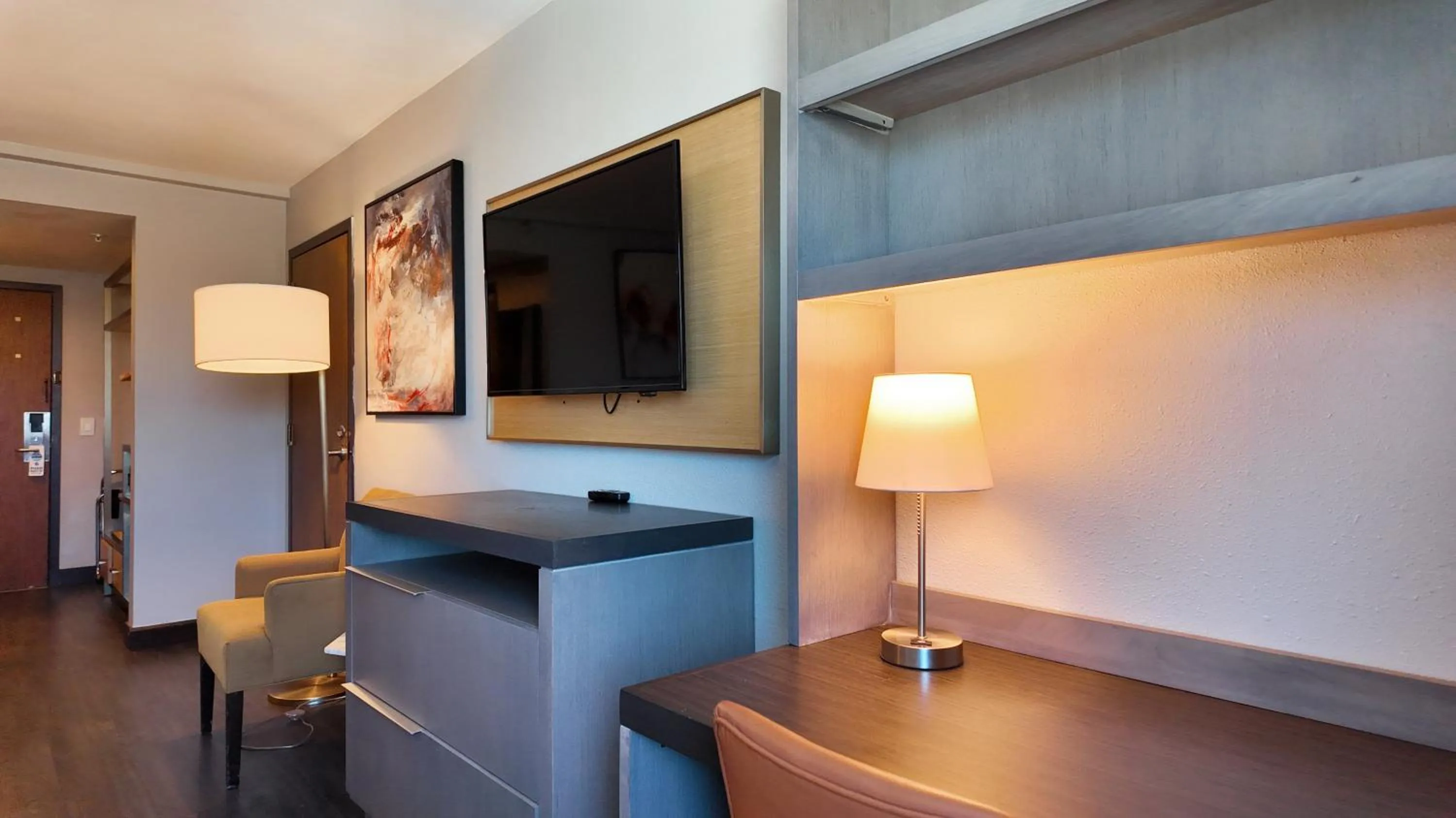 TV and multimedia in Lincoln Hotel Monterey Park Los Angeles