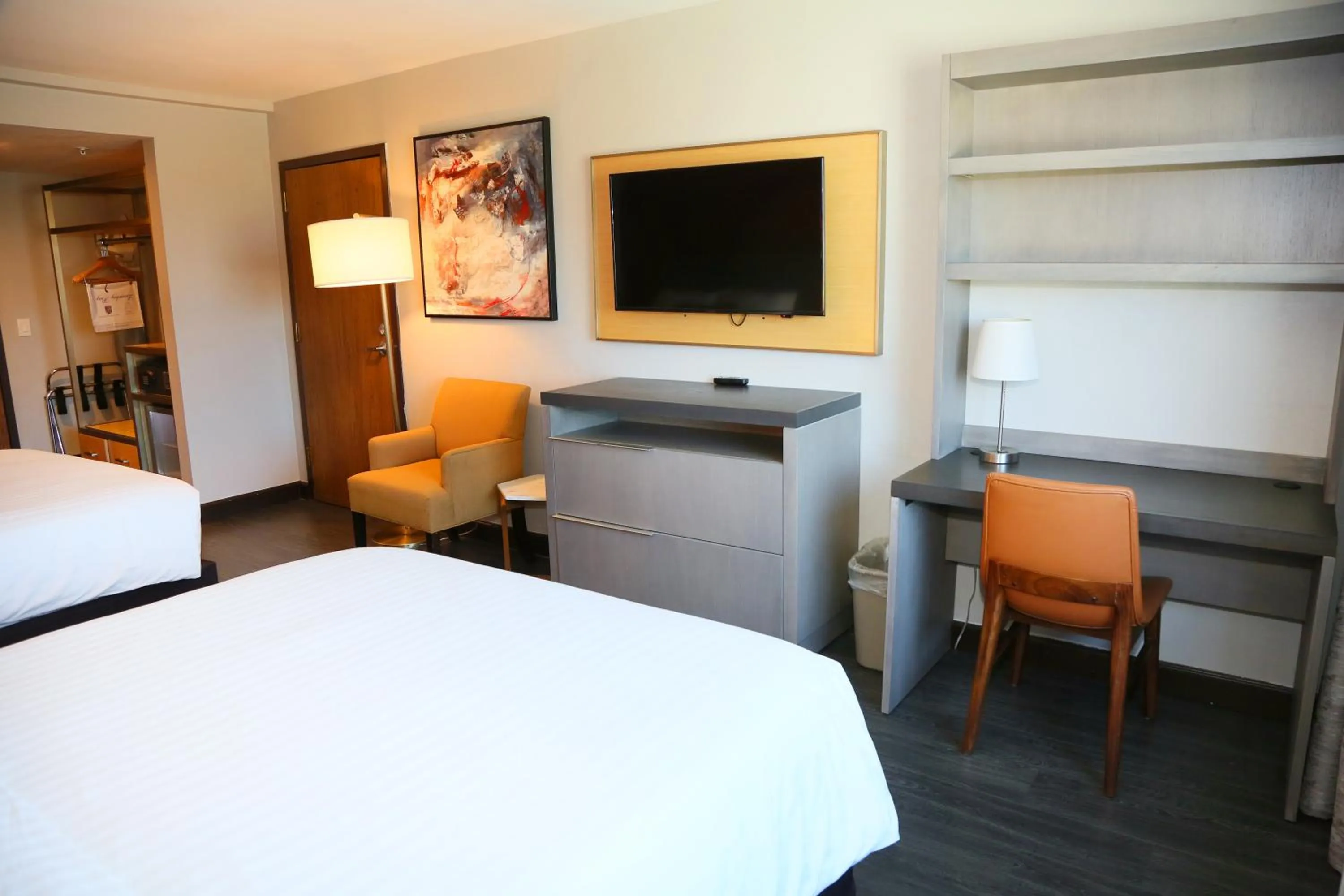 TV and multimedia, Bed in Lincoln Hotel Monterey Park Los Angeles