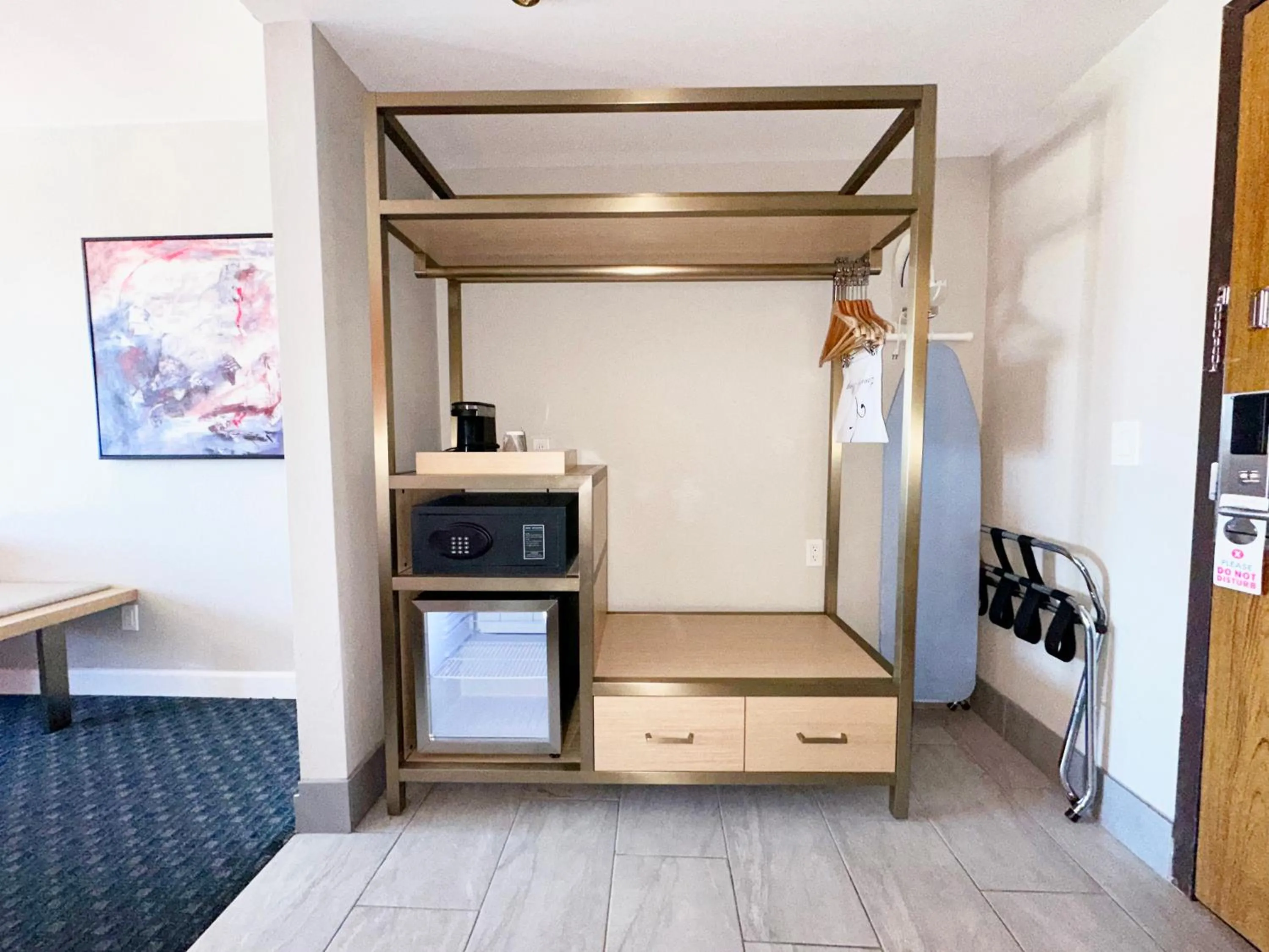 hair dresser in Lincoln Hotel Monterey Park Los Angeles