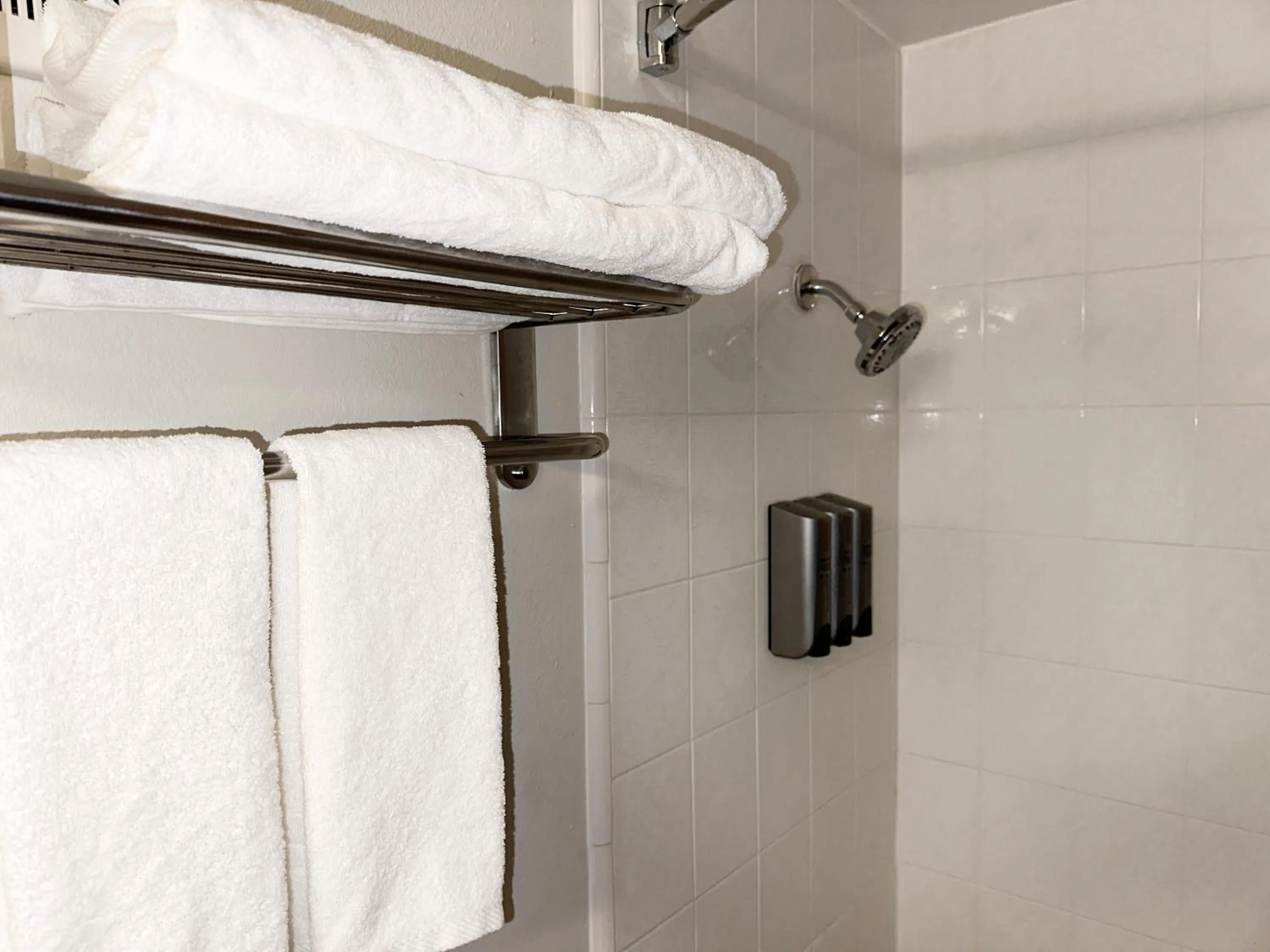 towels in Lincoln Hotel Monterey Park Los Angeles