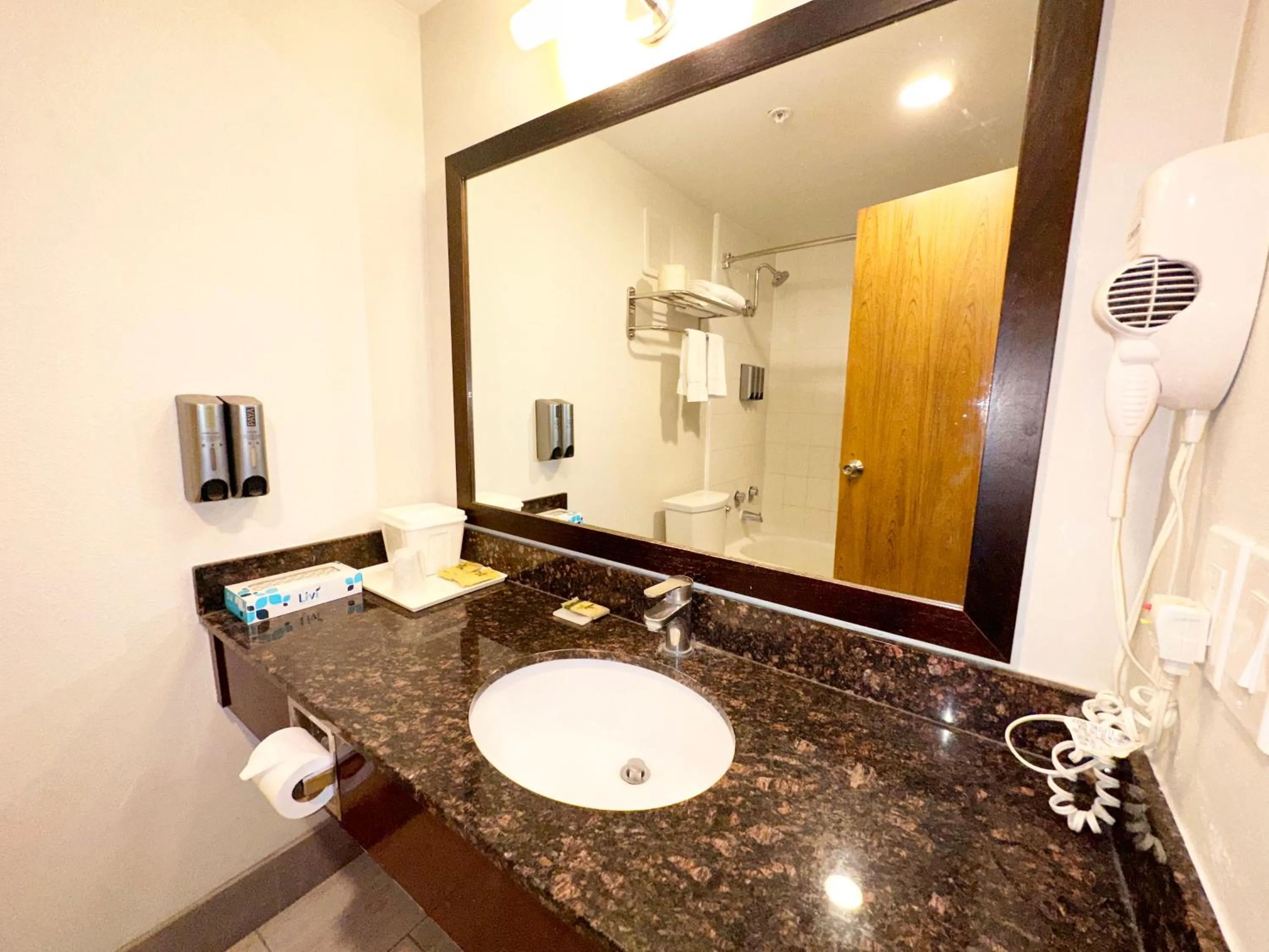 Bathroom in Lincoln Hotel Monterey Park Los Angeles