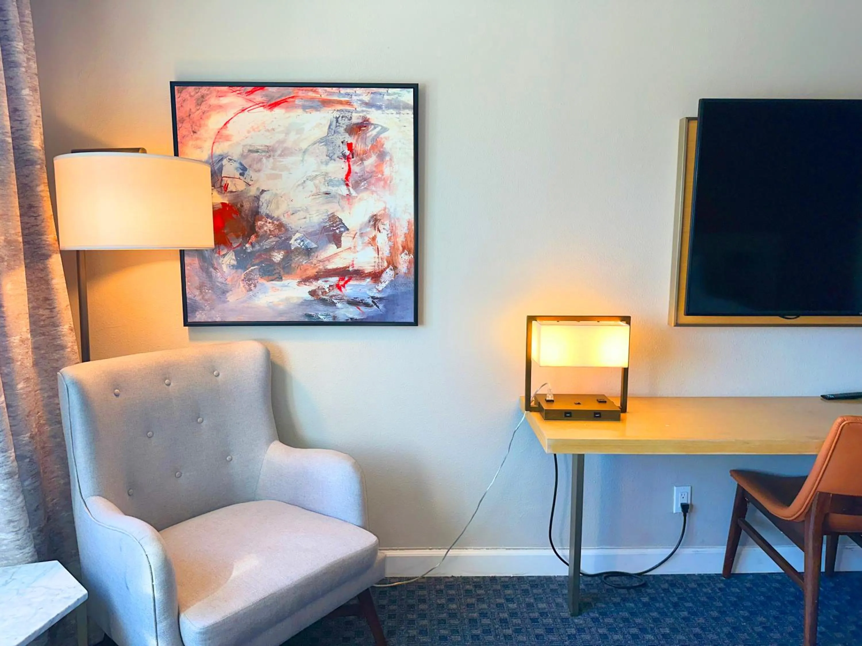 hair dresser in Lincoln Hotel Monterey Park Los Angeles