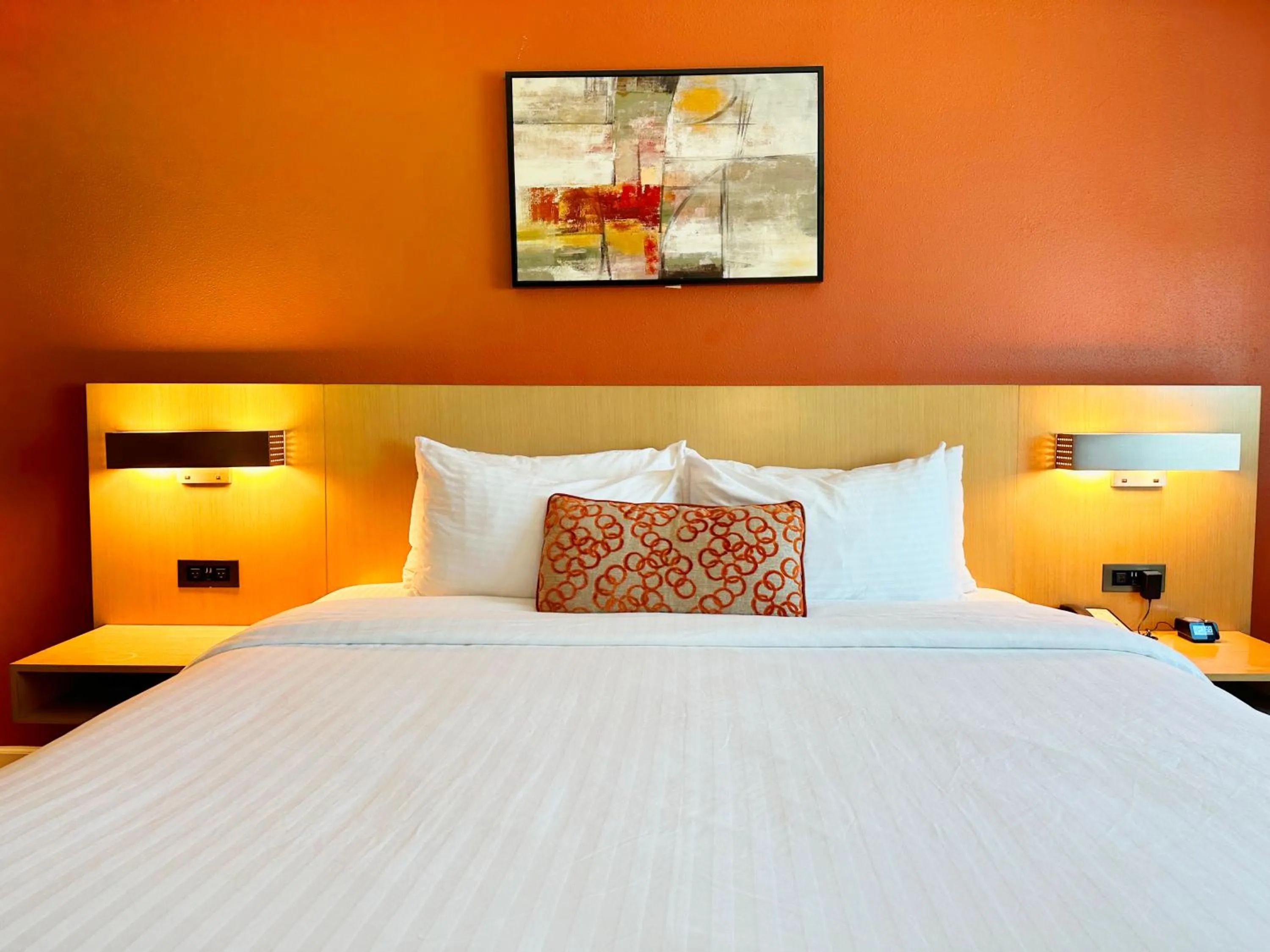 Bed in Lincoln Hotel Monterey Park Los Angeles