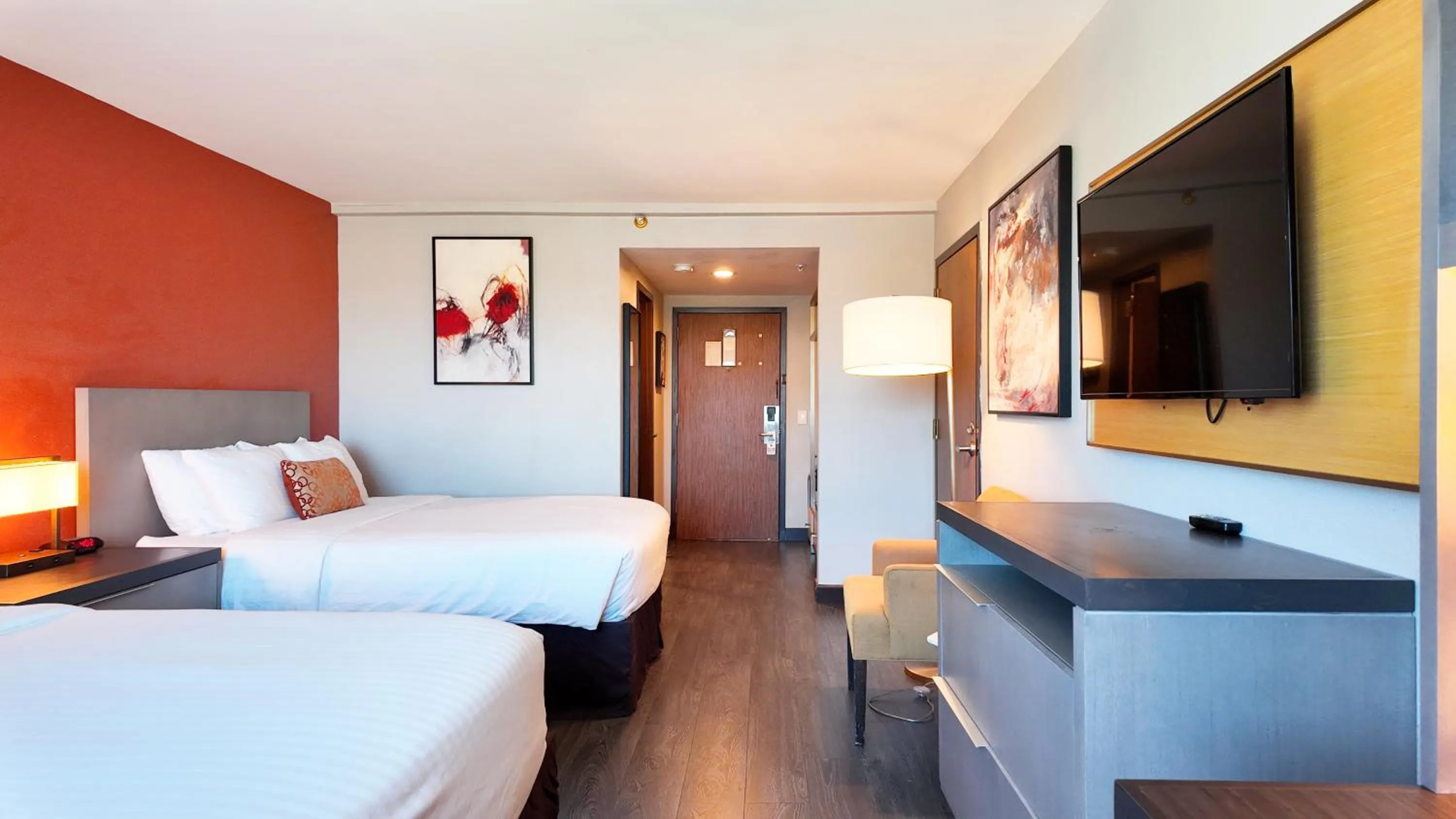 Photo of the whole room, Bed in Lincoln Hotel Monterey Park Los Angeles