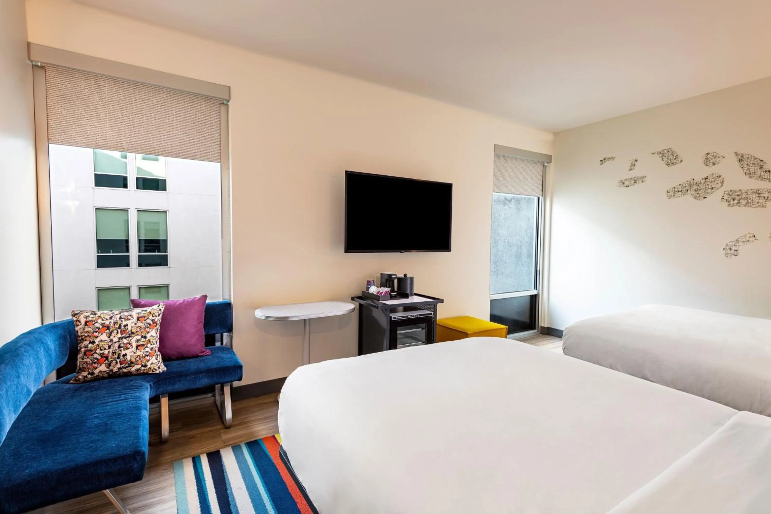Photo of the whole room, Bed in Aloft Savannah Downtown Historic District