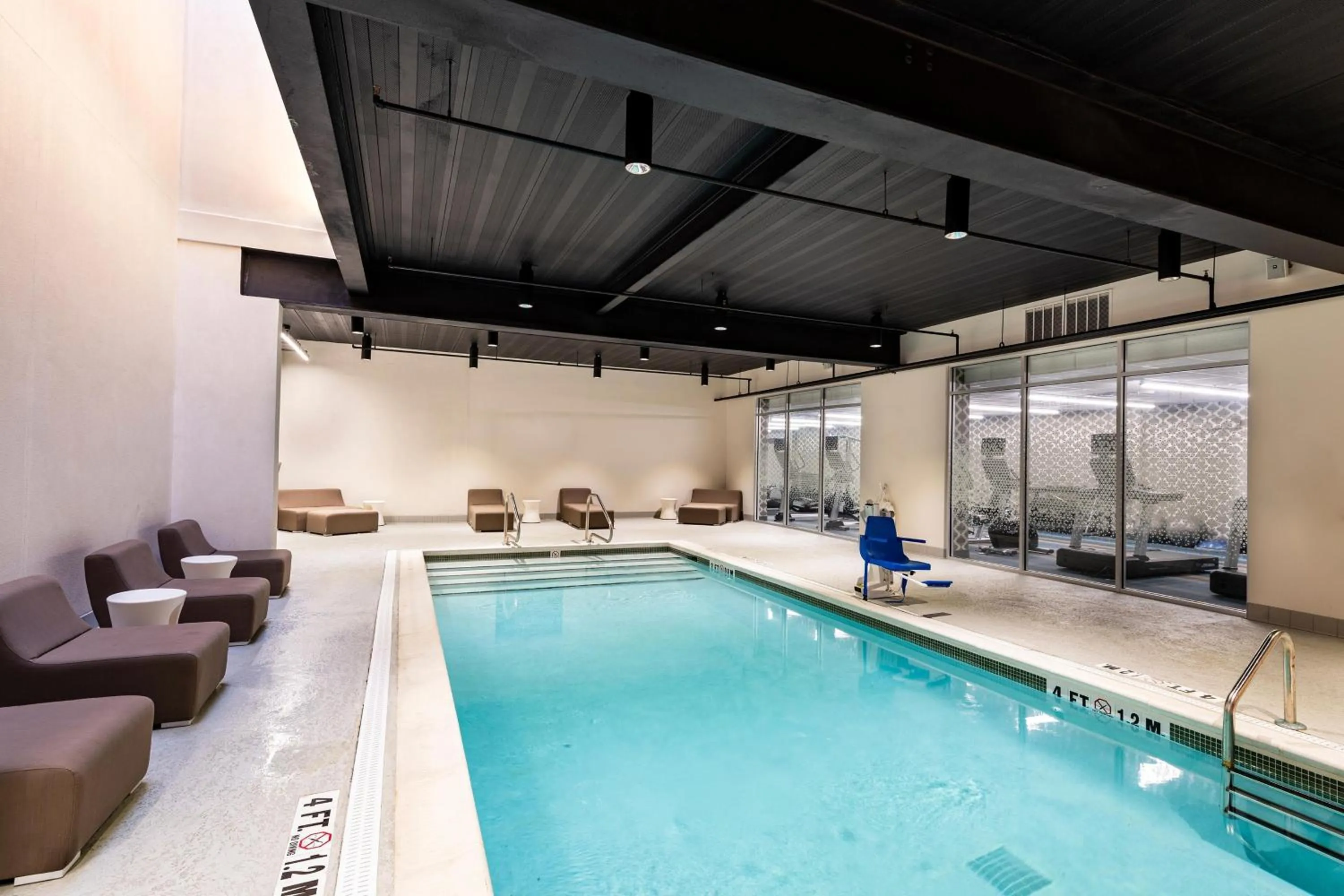 Swimming pool in Aloft Savannah Downtown Historic District