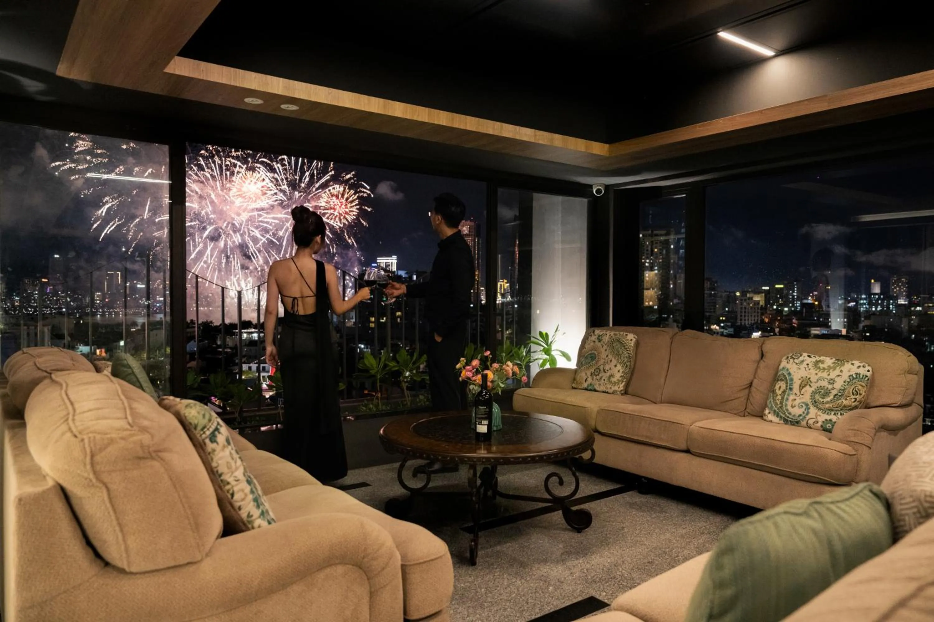 People in Rest Hotel & Apartment