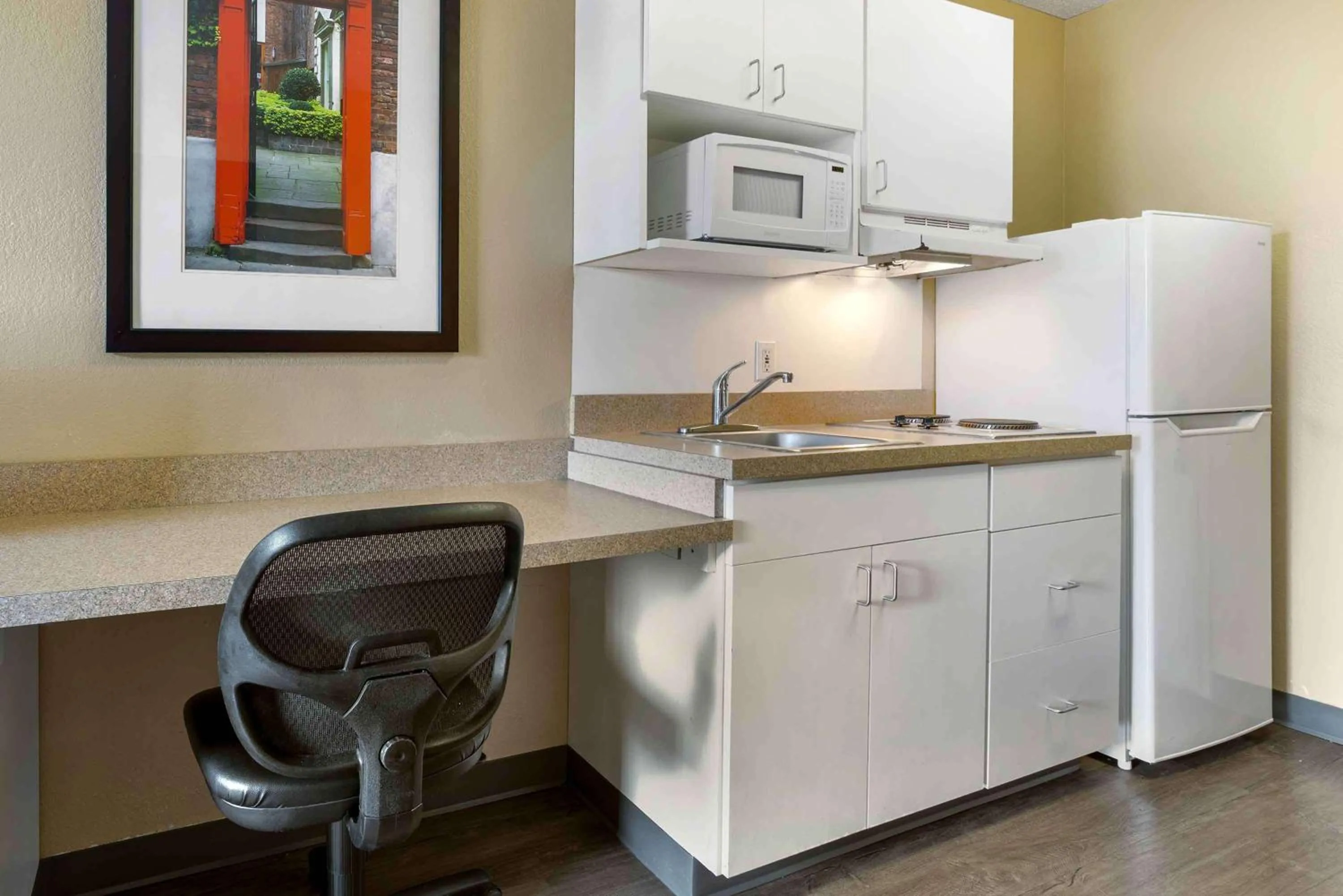 Kitchen or kitchenette in Extended Stay America Select Suites - Houston - Sugar Land