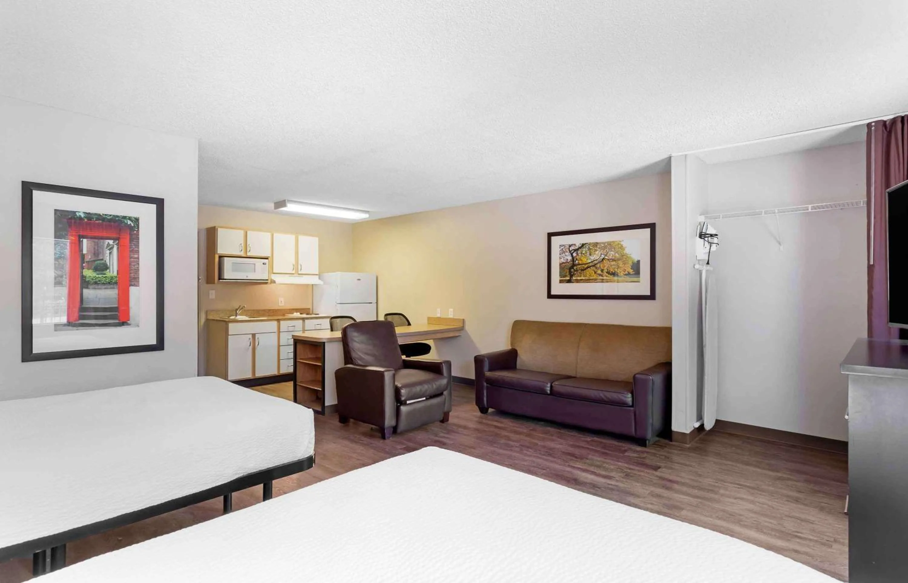 Bedroom, Bed in Extended Stay America Select Suites - Houston - Sugar Land