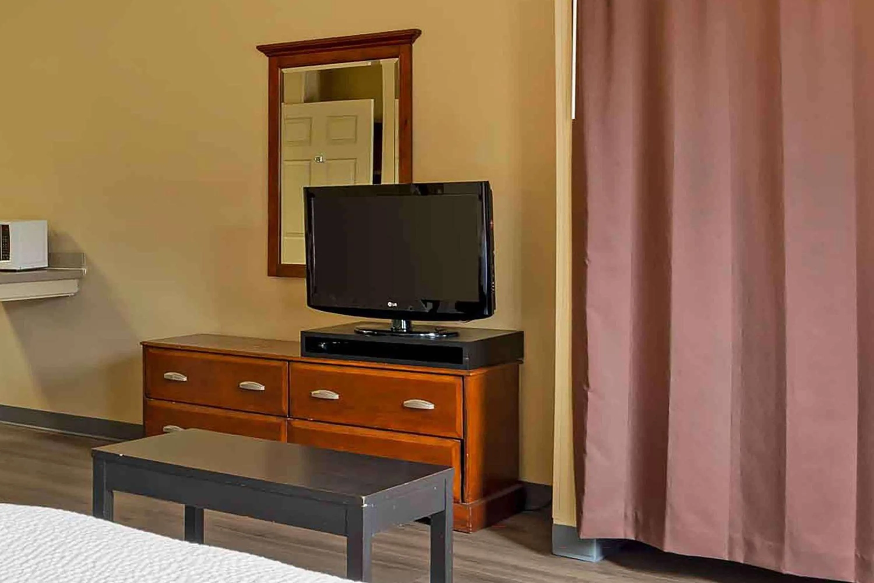 Bedroom in Extended Stay America Select Suites - Houston - Sugar Land