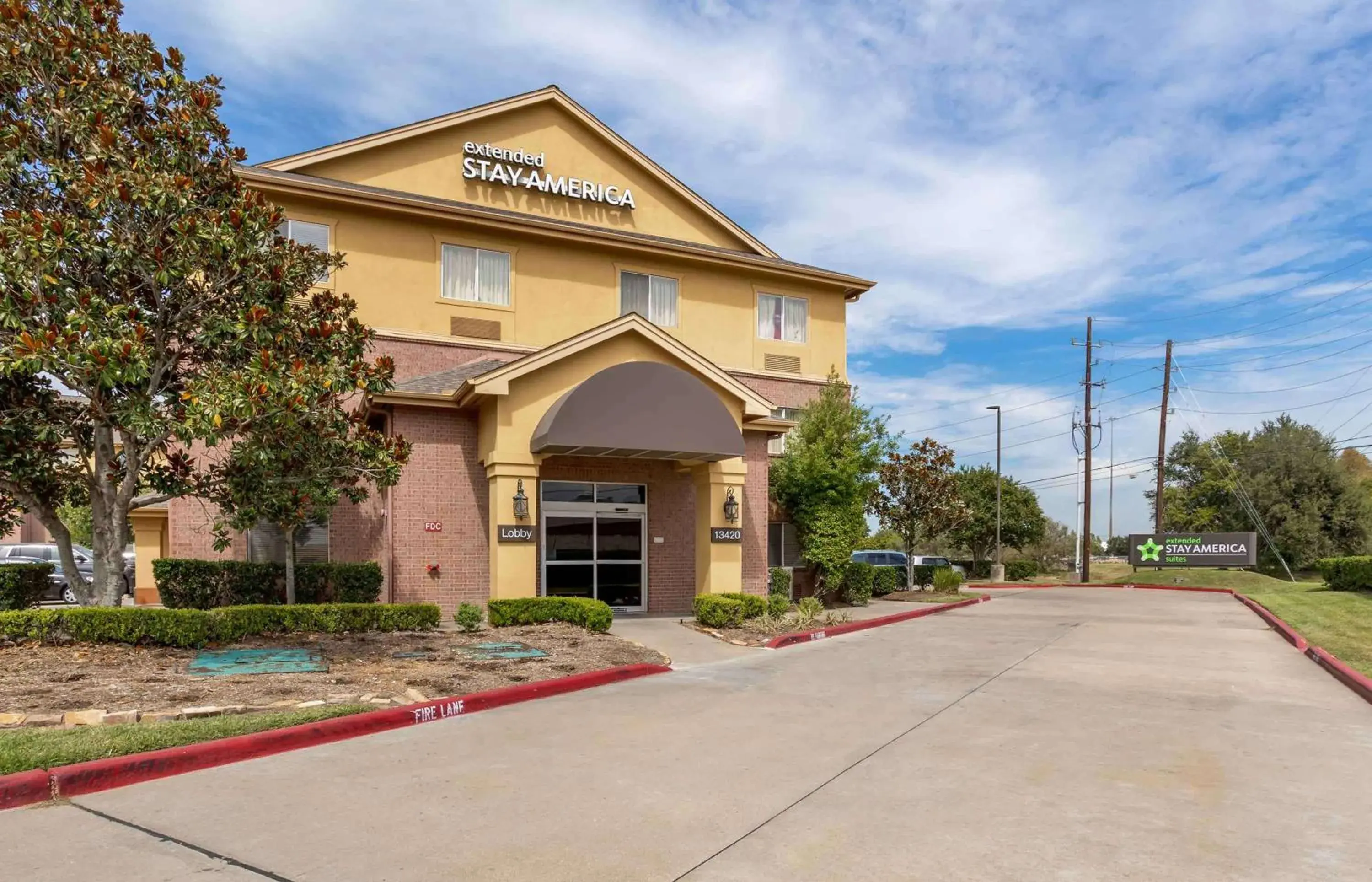 Property building in Extended Stay America Select Suites - Houston - Sugar Land Property building in Extended Stay America Select Suites - Houston - Sugar Land