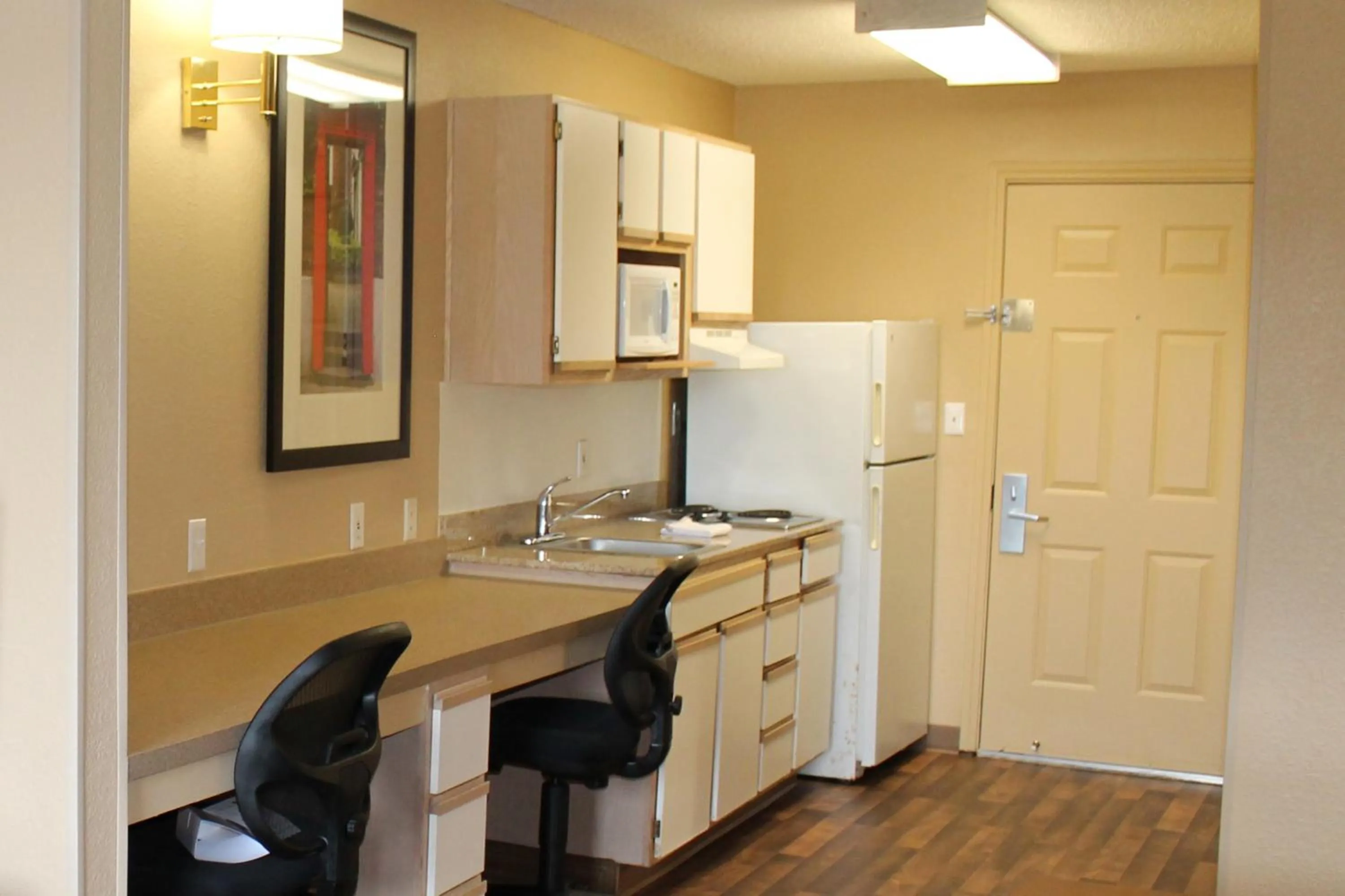 Kitchen or kitchenette in Extended Stay America Select Suites - Houston - Sugar Land