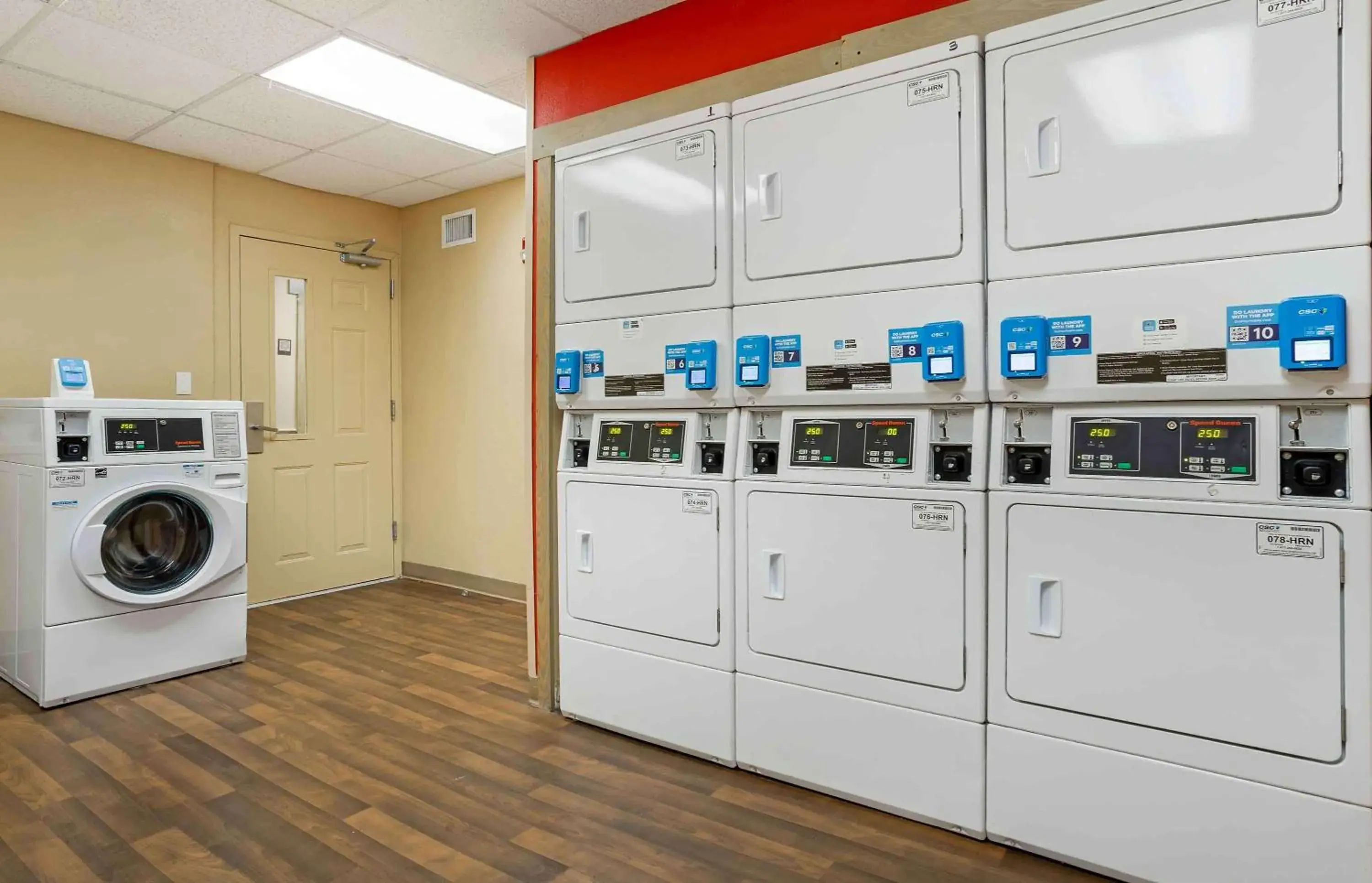 Property building in Extended Stay America Select Suites - Houston - Sugar Land Property building in Extended Stay America Select Suites - Houston - Sugar Land